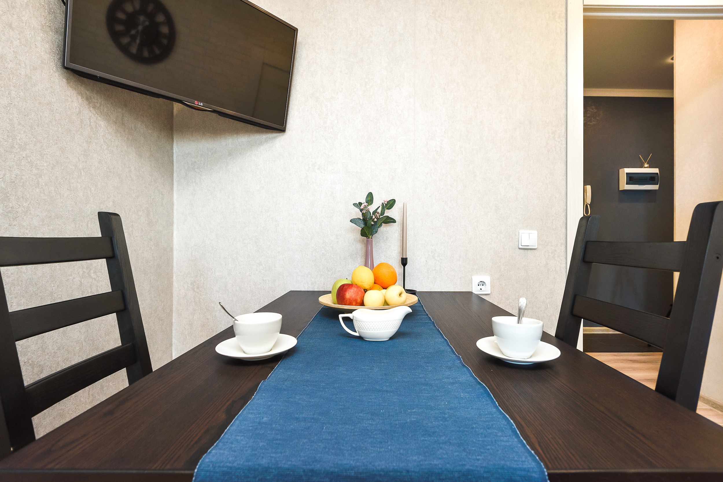 Типовая художественная съемка интерьера квартиры для суточной аренды. Интерьерный фотограф. Фото- видеосъемка недвижимости Санкт-Петербург