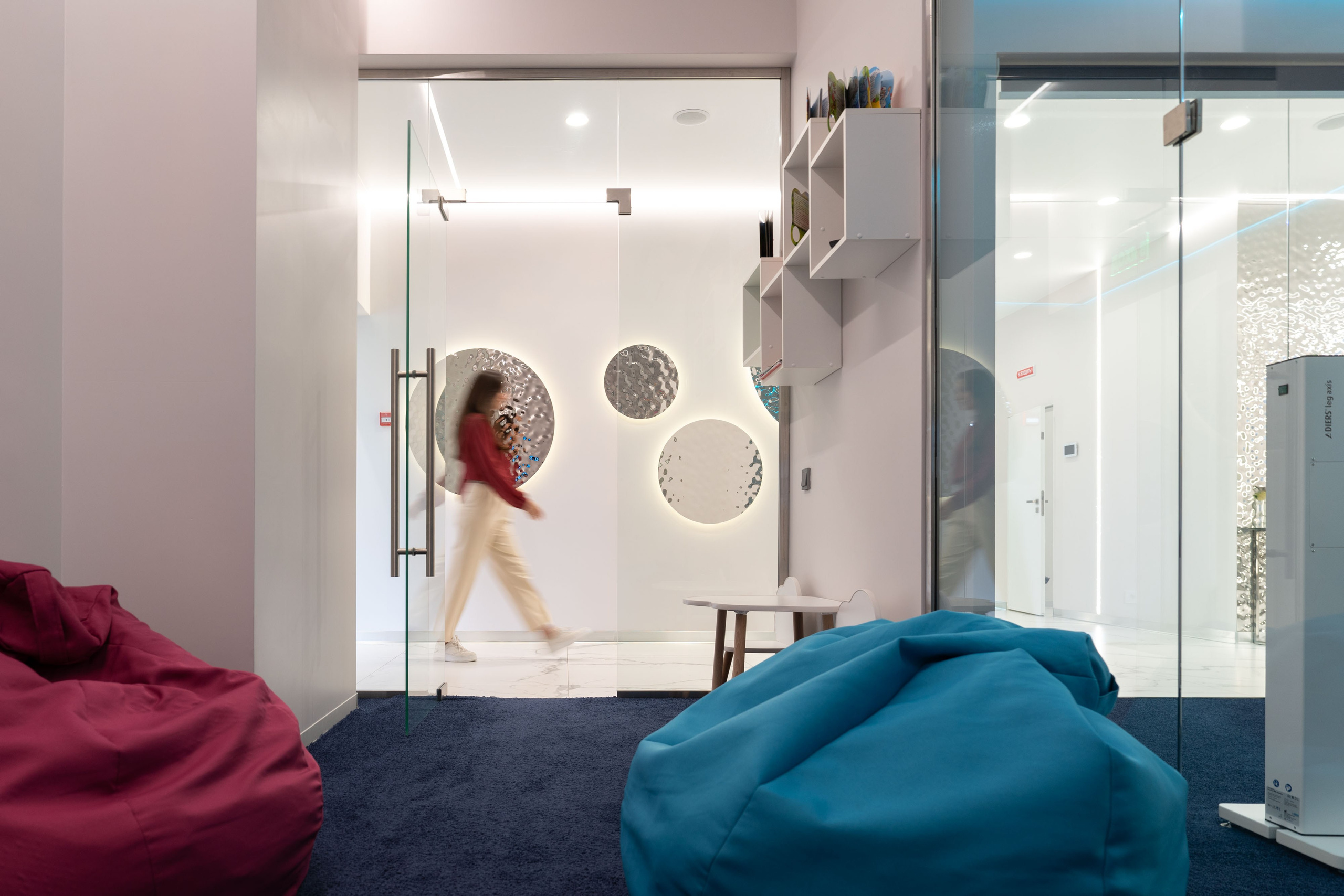 Дизайн интрьера стоматологической клиники «Da Vinci». Архитектурно-дизайнерское бюро ROOMS