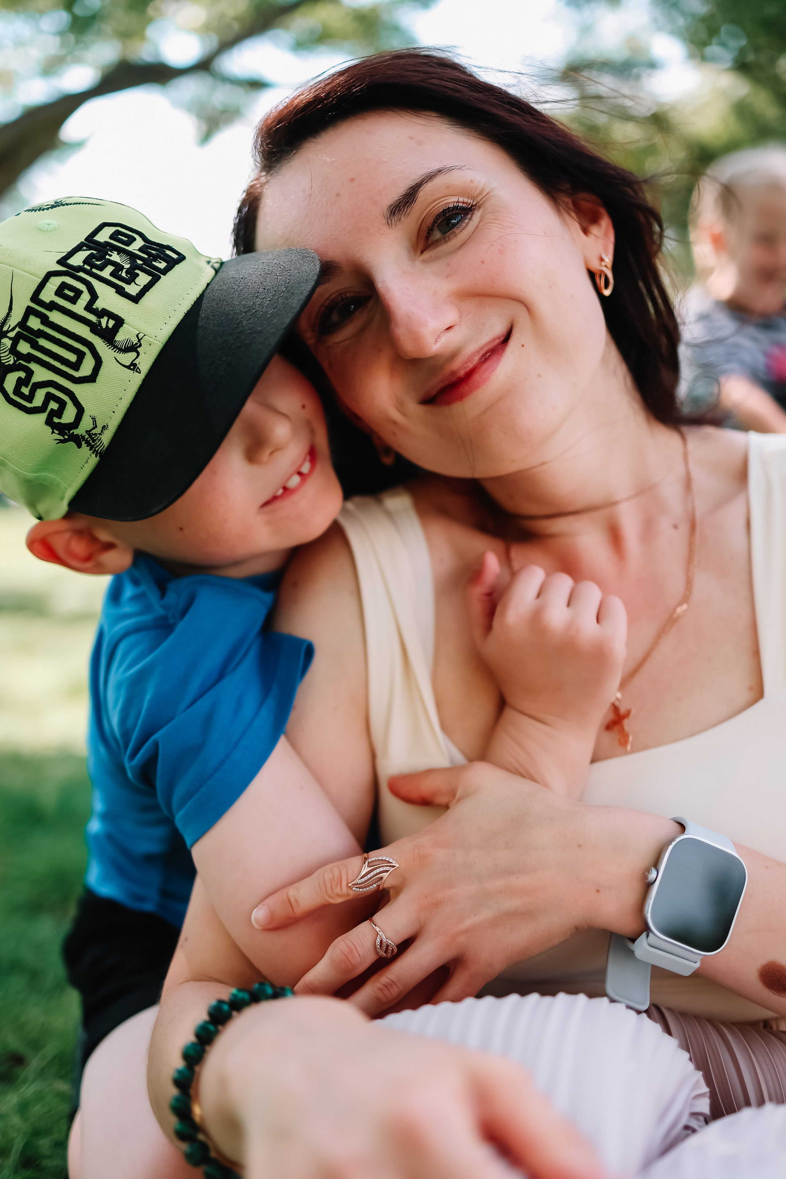 алёна малахова фотограф новосибирск семейный детский домашняя фотосессия в новосибирске день рождения репортажная съёмка фотосессия с лошадьми на конюшне деревня алтай  на природе фотосессия в детском саду мама и сын