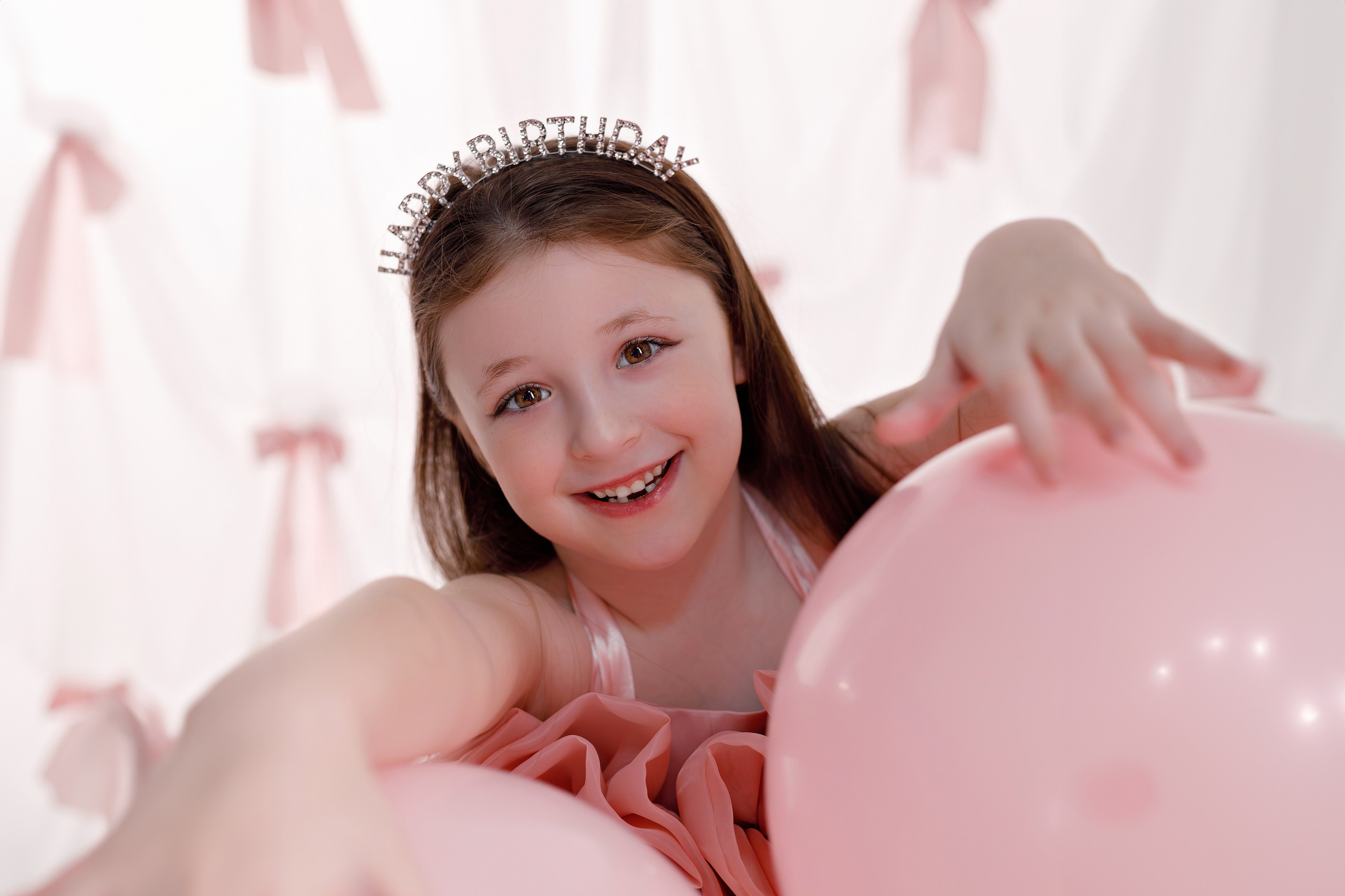 Фотосессия на День Рождения для девочек — сладкий праздник в сказочных декорациях. Детский студийный фотограф Сочи