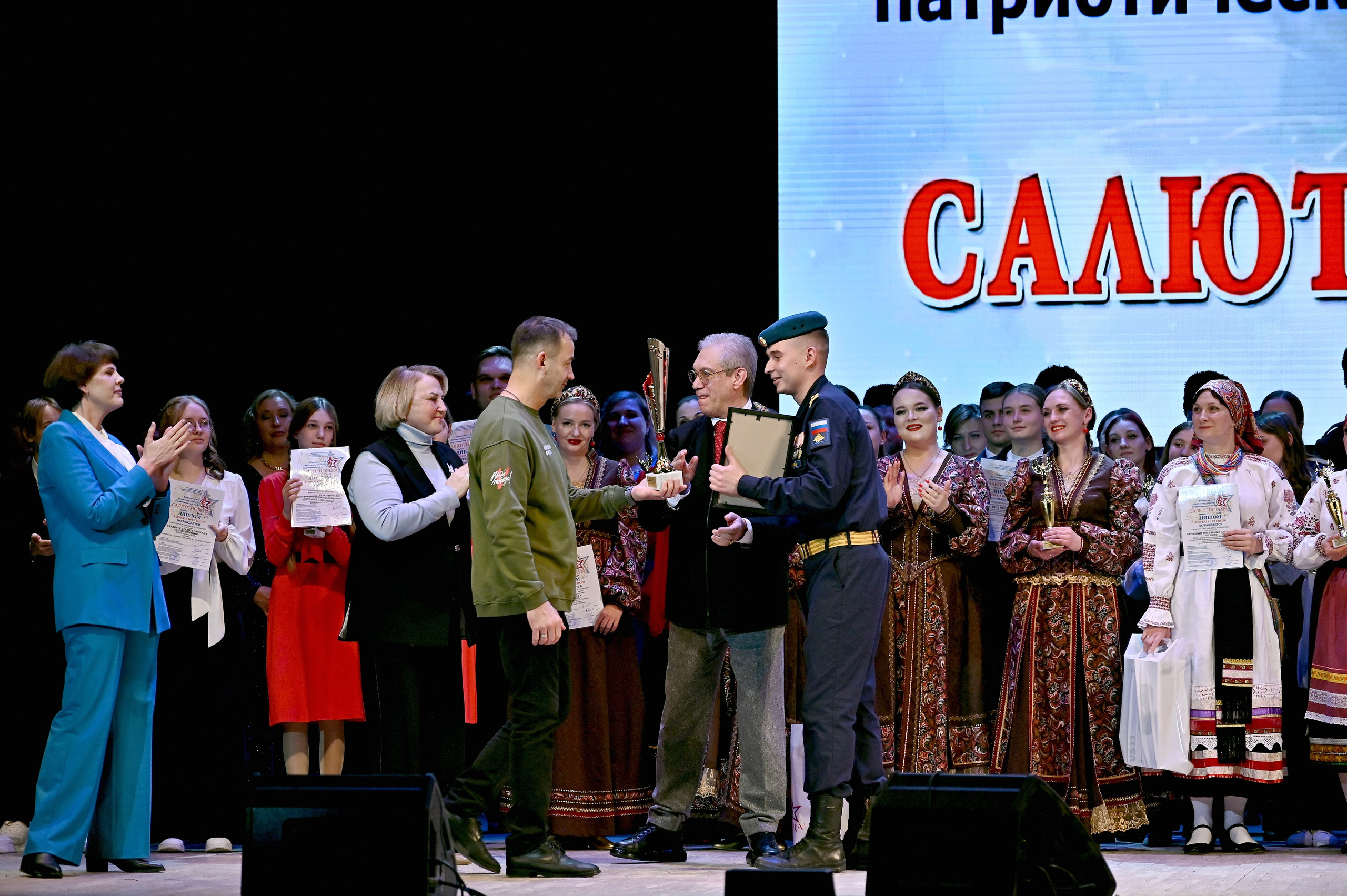 ФОТОГРАФ ВАШИХ МЕРОПРИЯТИЙ РЯЗАНЬ СЕРГЕЙ КЛЮЕВ Концертная фотография близка к репортажу и портретной съемке