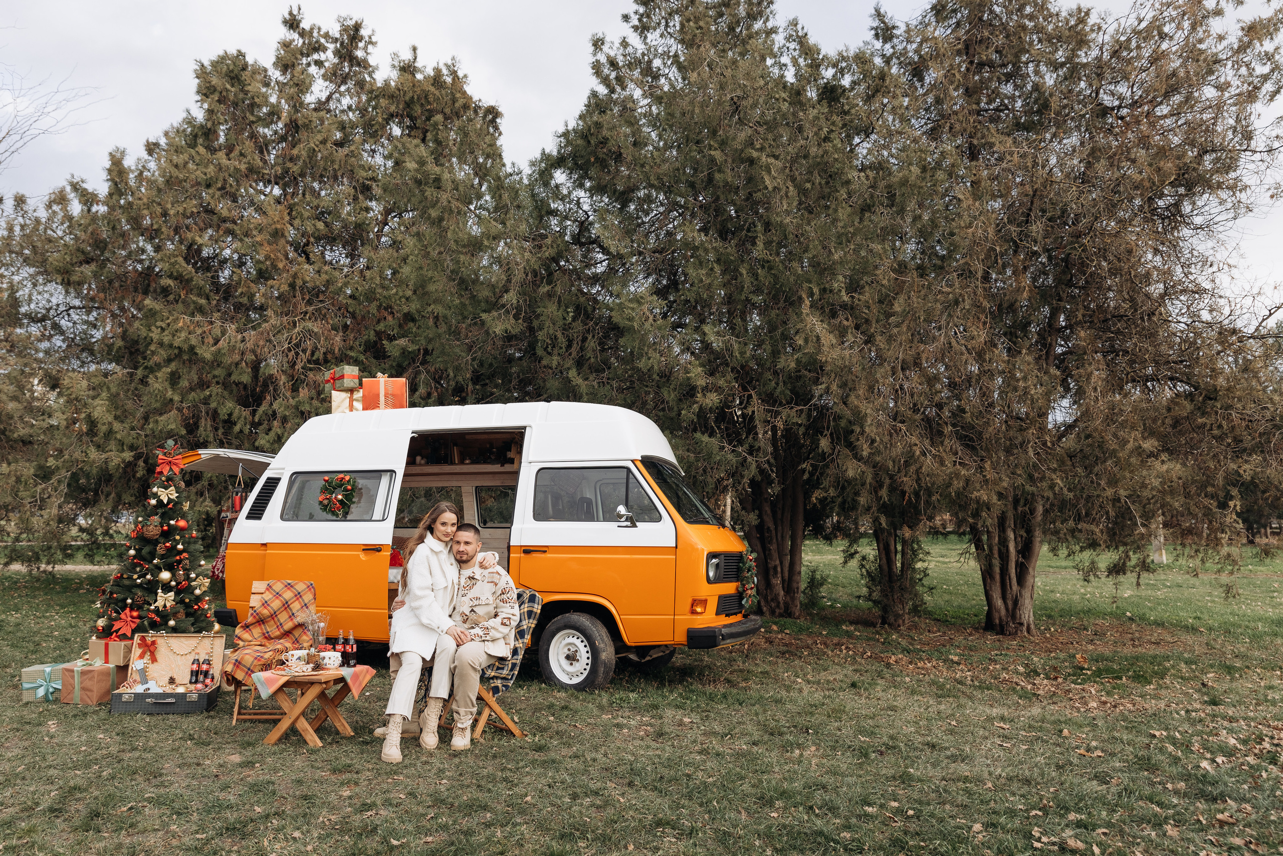 Жёлтый фургончик. Миленина Юлия Свадебный и семейный фотограф в Краснодаре