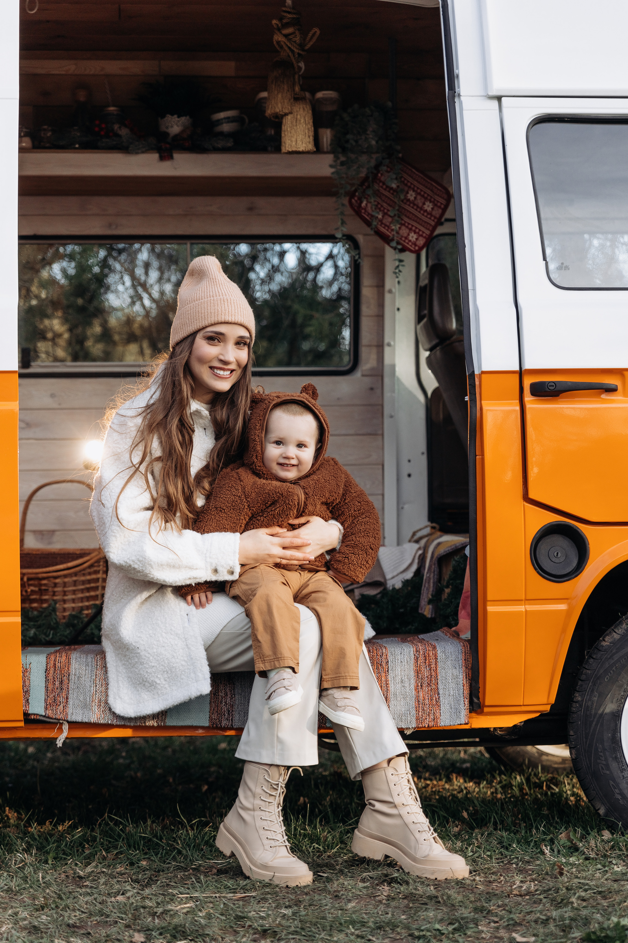 Жёлтый фургончик. Миленина Юлия Свадебный и семейный фотограф в Краснодаре