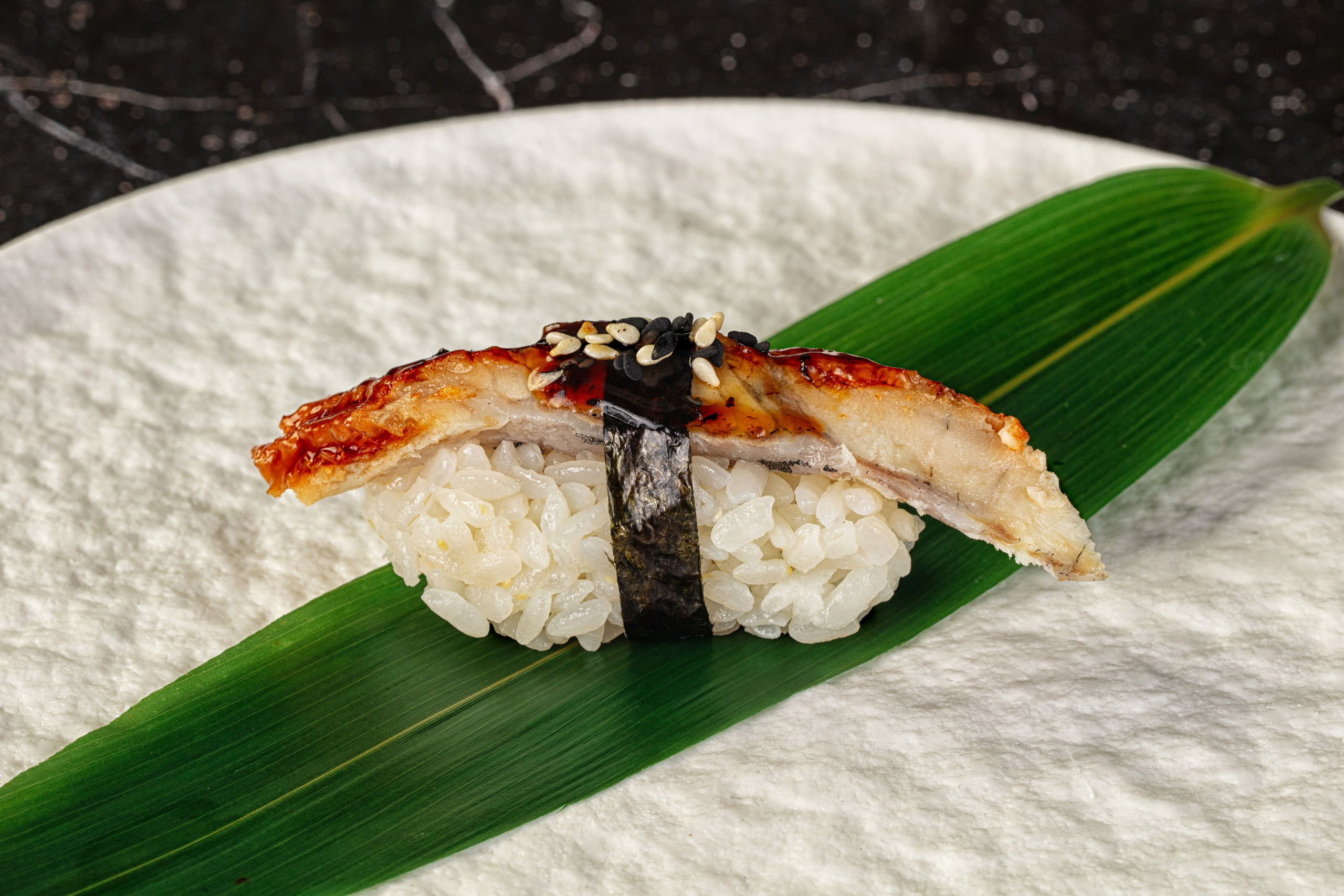 Фотосъемка суши и роллов. Заказ по тел.: +7 (906) 006-90-22. Фуд-фотограф Андрей Старостин — съемка еды в Москве. 9000 руб. в час