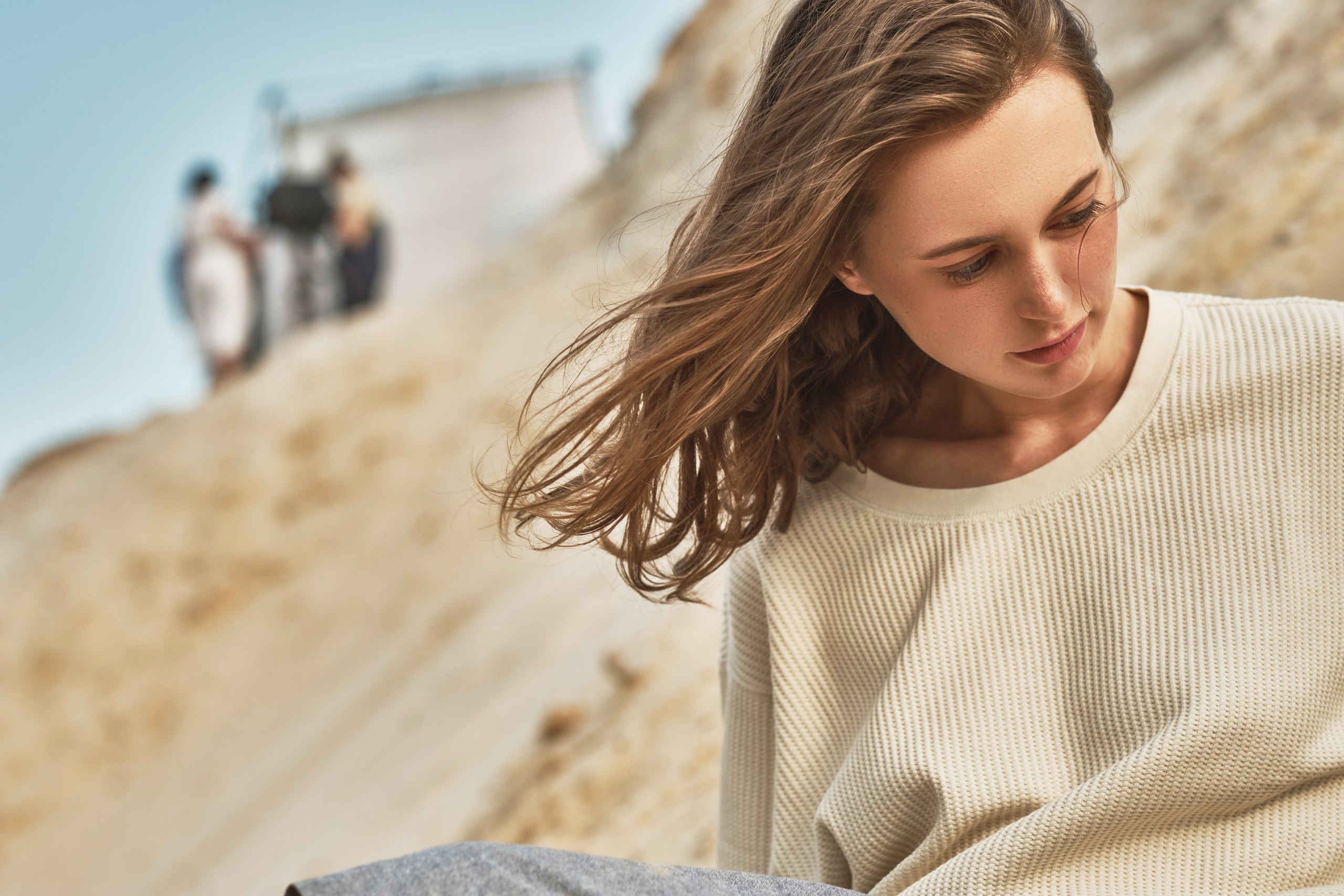 Светлана в пустыне (на пляже). Фотограф Максим Ерёмин