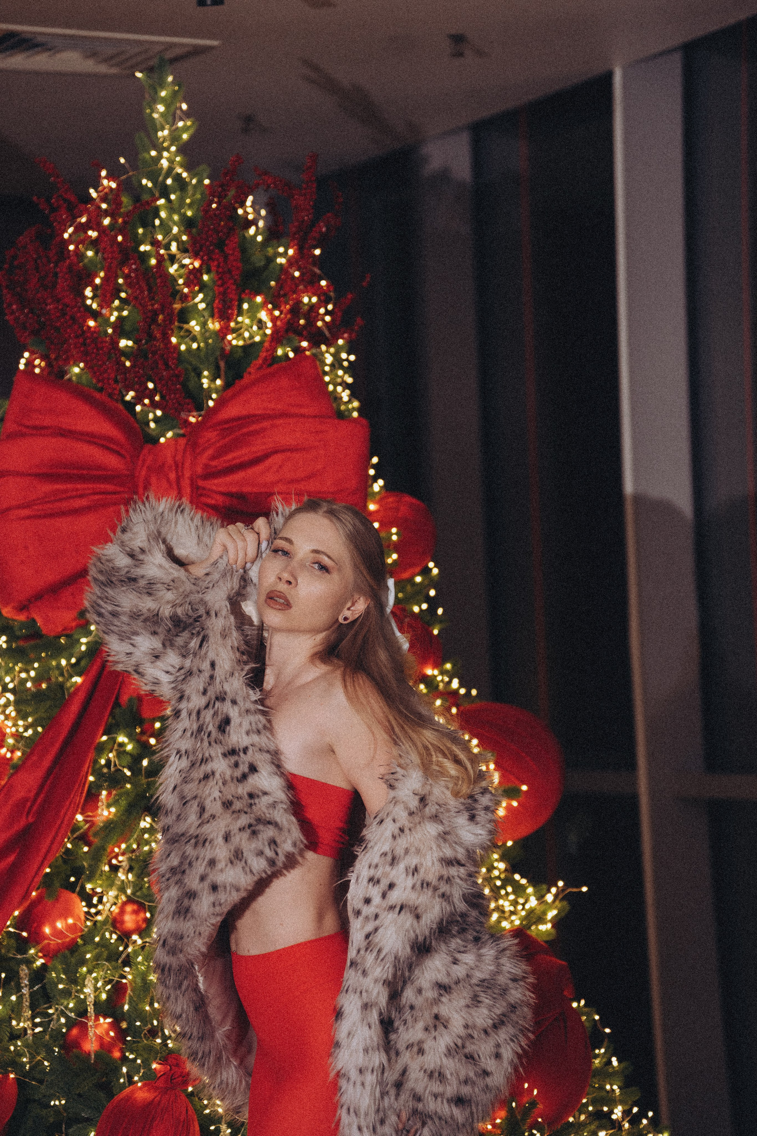 ФОТОСЕССИЯ К НОВОМУ ГОДУ В СТУДИИ С ЕЛОЧКОЙ КРАСИВЫЙ ОБРАЗ. Профессиональный фотограф, Санкт-Петербург — Виктория Богомолова