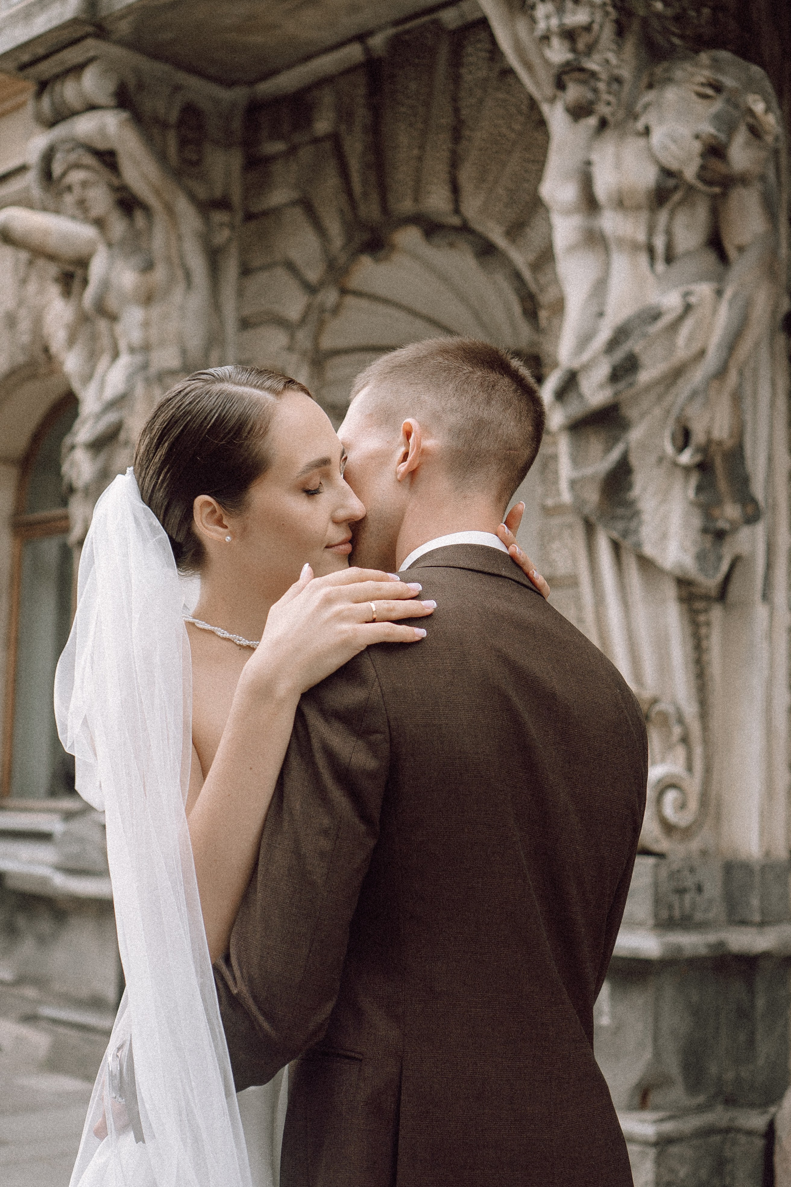 СВАДЕБНАЯ ПРОГУЛКА В САНТК-ПЕТЕРБУРГЕ (ИСАКИЕВСКИЙ СОБОР, ЗИМНЯЯ КАНАВКА, ЭРМИТАЖ И БОЛЬШАЯ МОРСКАЯ УЛИЦА). Профессиональный фотограф, Санкт-Петербург — Виктория Богомолова