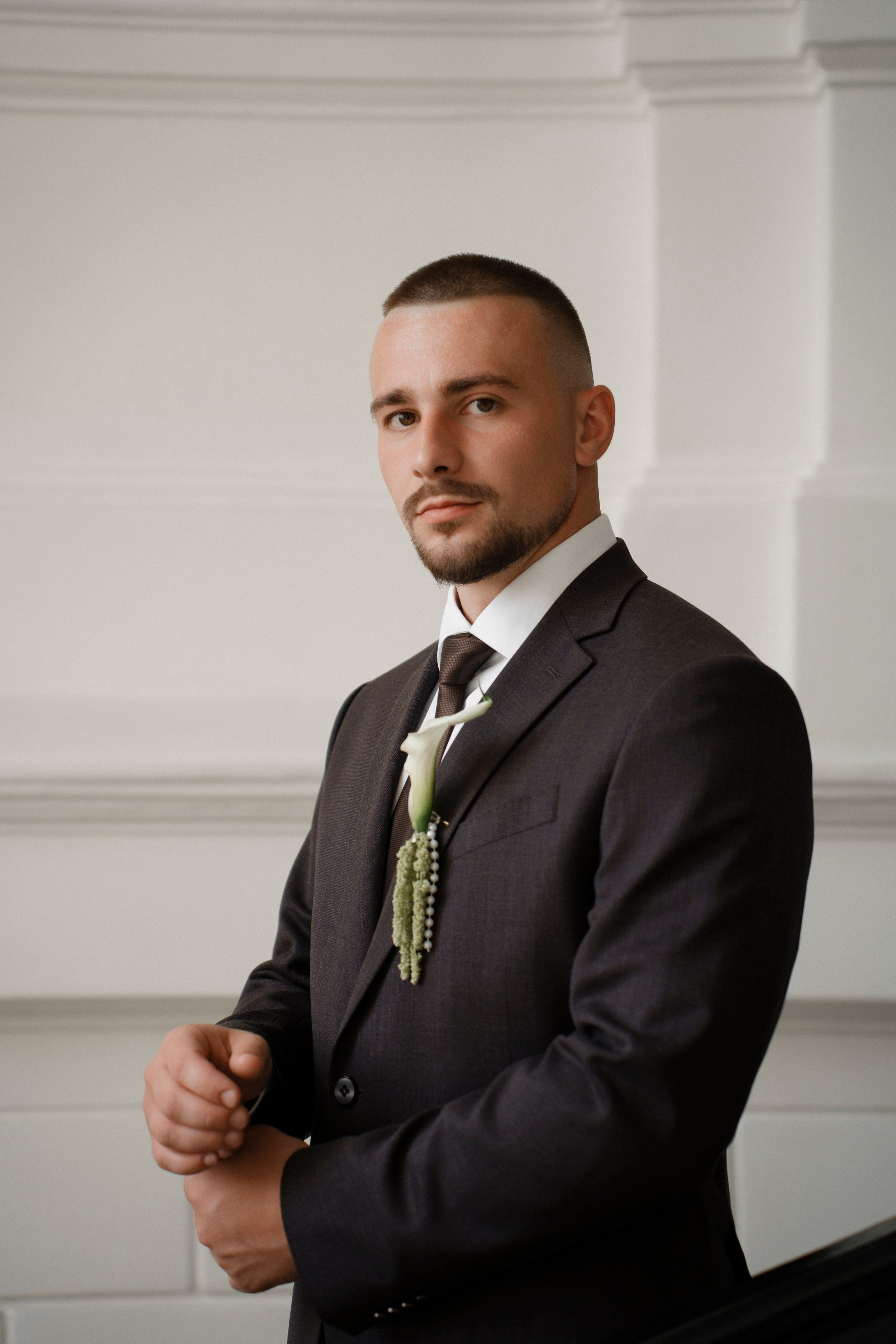 "Свадебная фотосессия в Пензе: Жених и невеста в художественном училище".