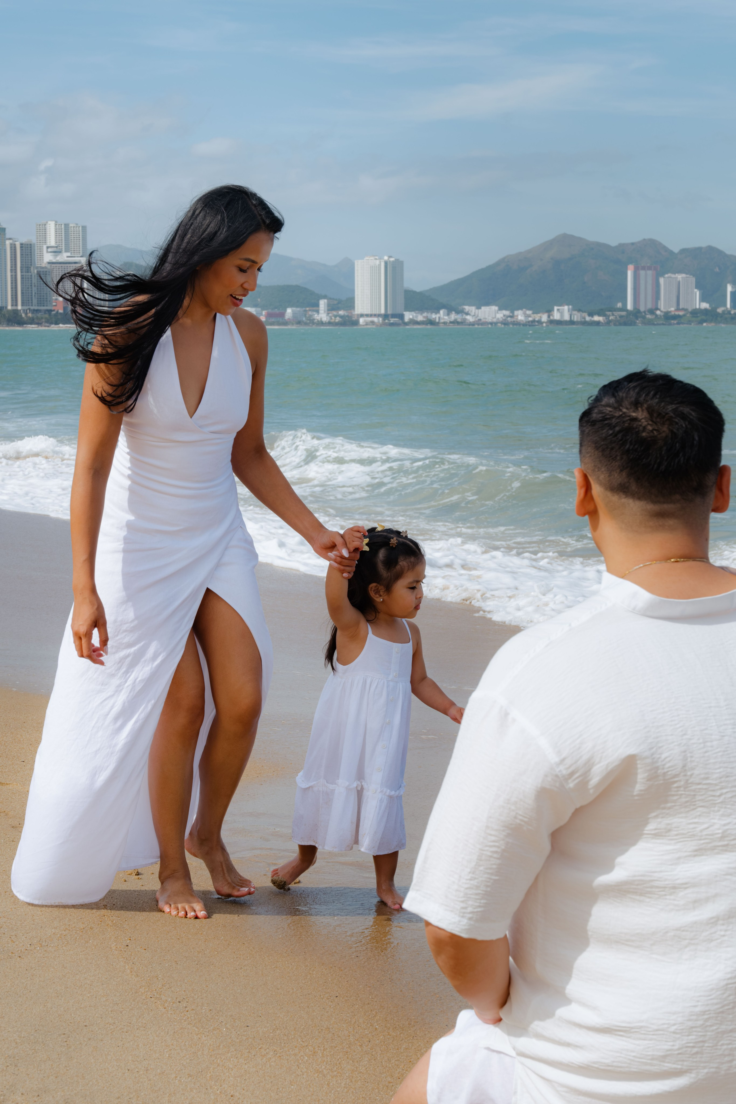 Mother and daughters. Portrait photographer Nha Trang | Julia Meshanina