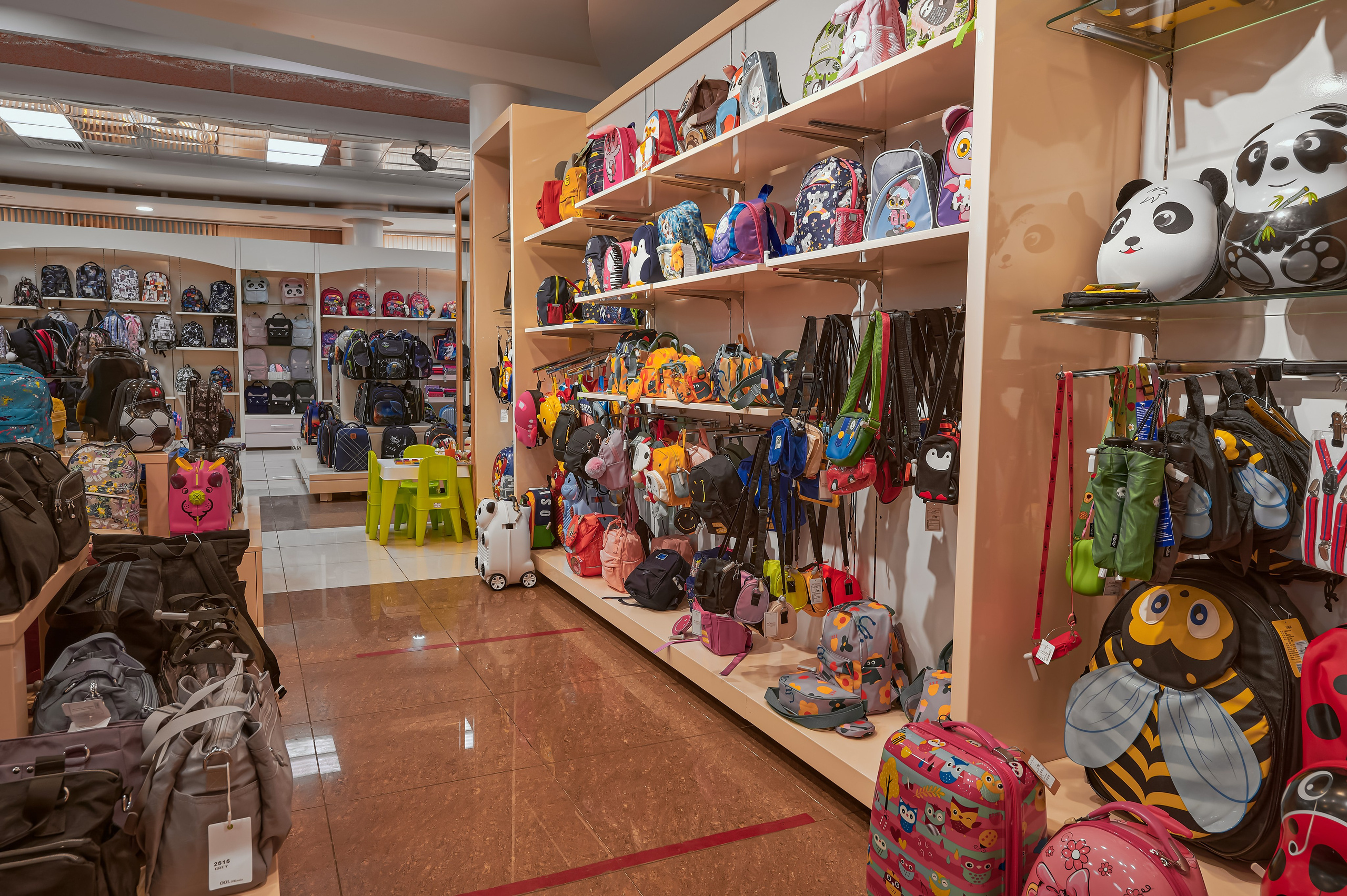 Портфолио по интерьерной и экстерьерной фотосъёмки: Мир Сумок — Правый берег. Фотограф Яковлев Роман — Красноярск