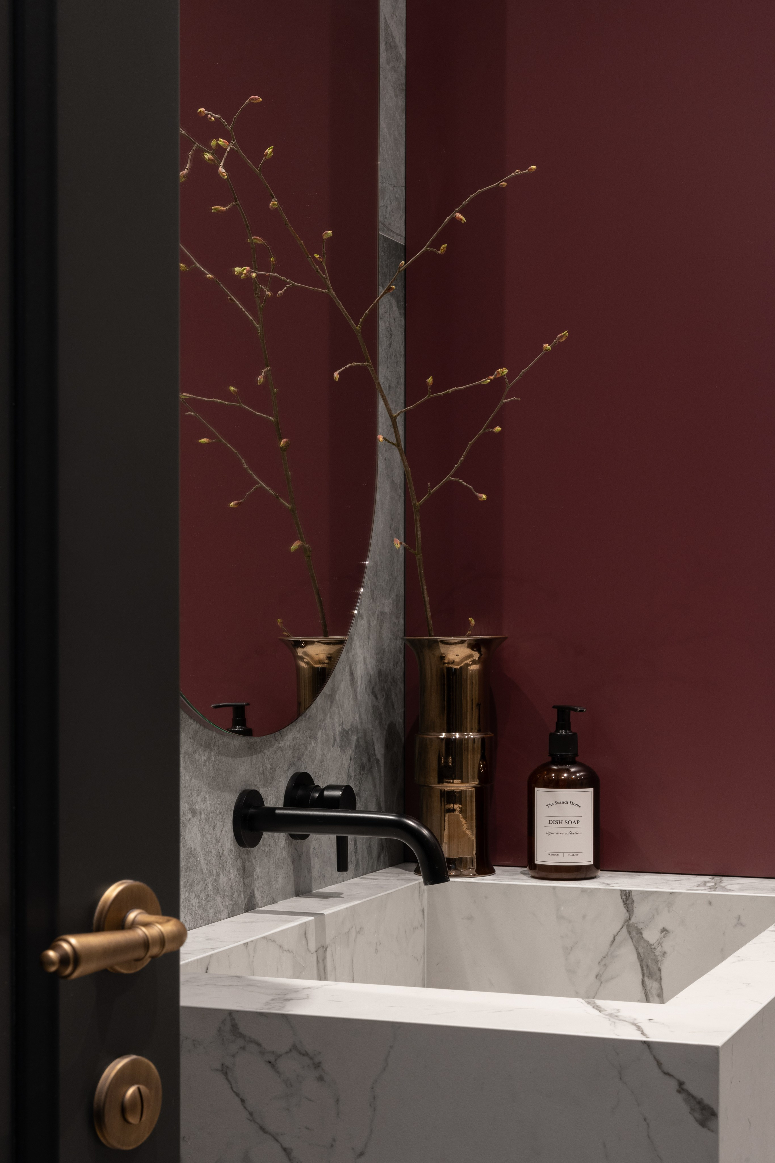 Яркая ванная комната в квартире в ЖК Альтер