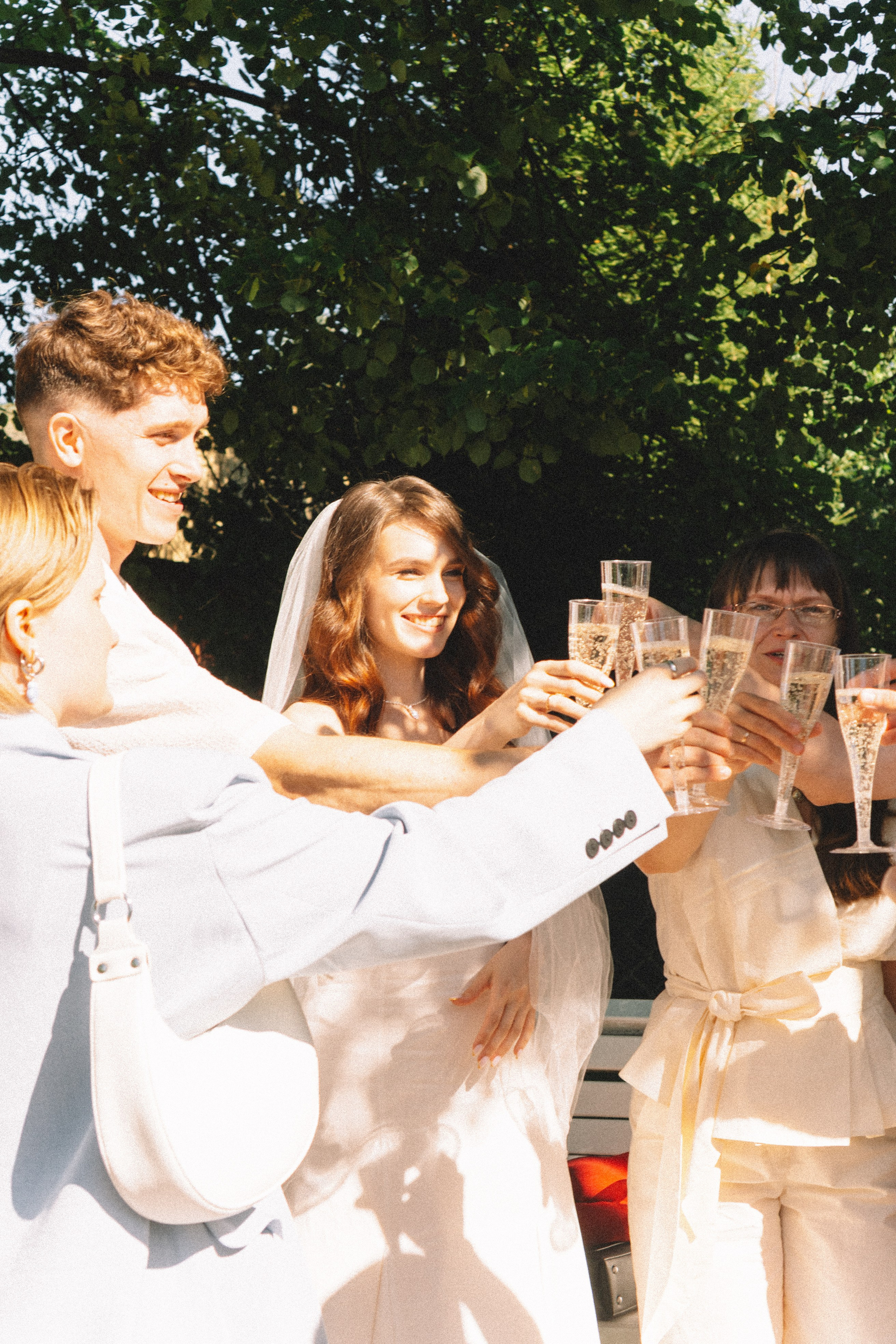 СВАДЕБНАЯ СЬЕМКА В ПЕТЕРГОФЕ И СЬЕМКА РЕПОРТАЖА В ЗАГСЕ ПЕТЕРГОФА. Профессиональный фотограф, Санкт-Петербург — Виктория Богомолова