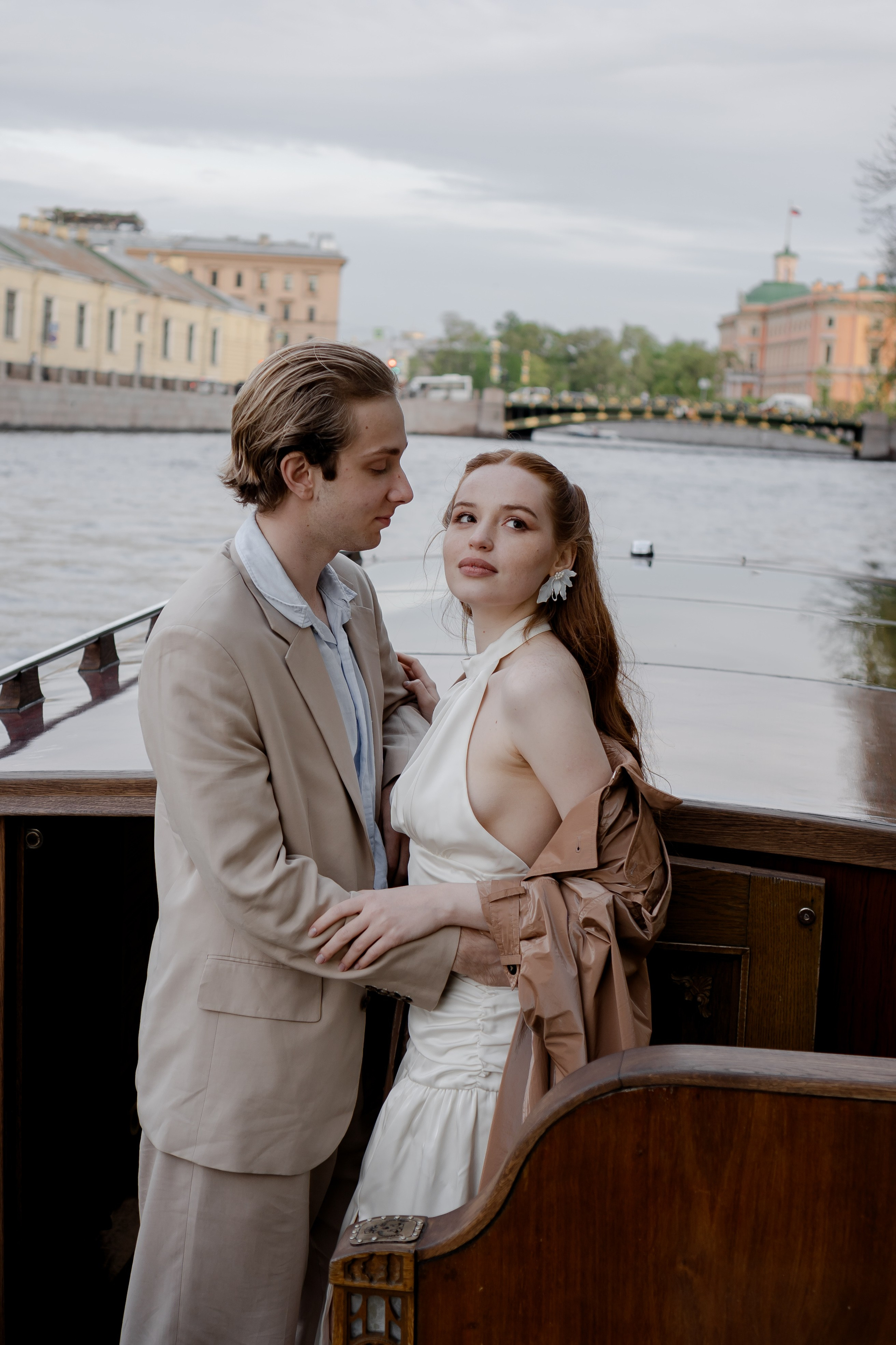 СВАДЕНБНАЯ СЬЕМКА НА КАТЕРЕ ПО КАНАЛАМ САНКТ-ПЕТЕРБУРГА И В АКВАТОРИИ НЕВЫ. Профессиональный фотограф, Санкт-Петербург — Виктория Богомолова
