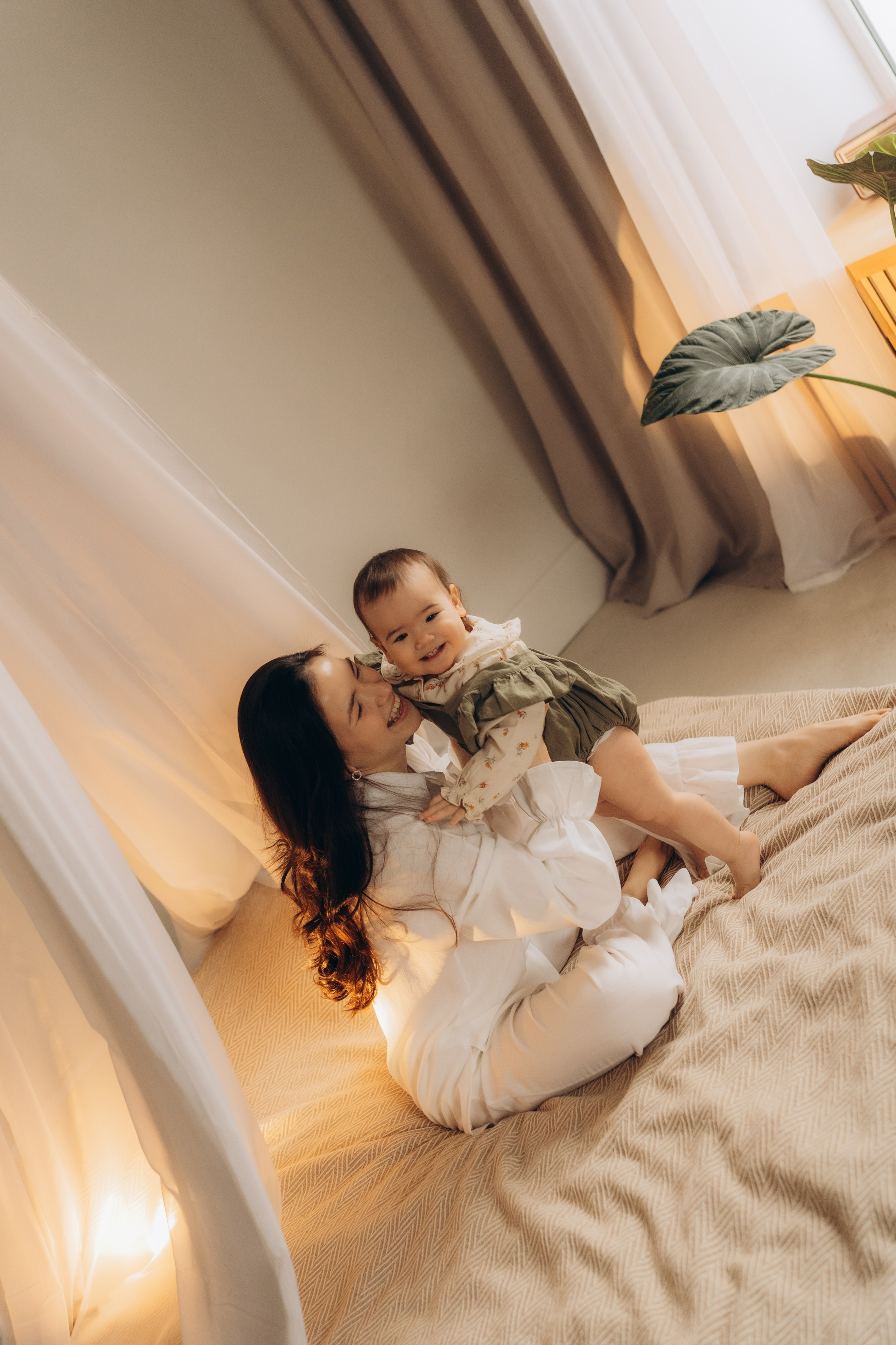 Мама с дочкой, банные процедуры. Семейный фотограф в Казани