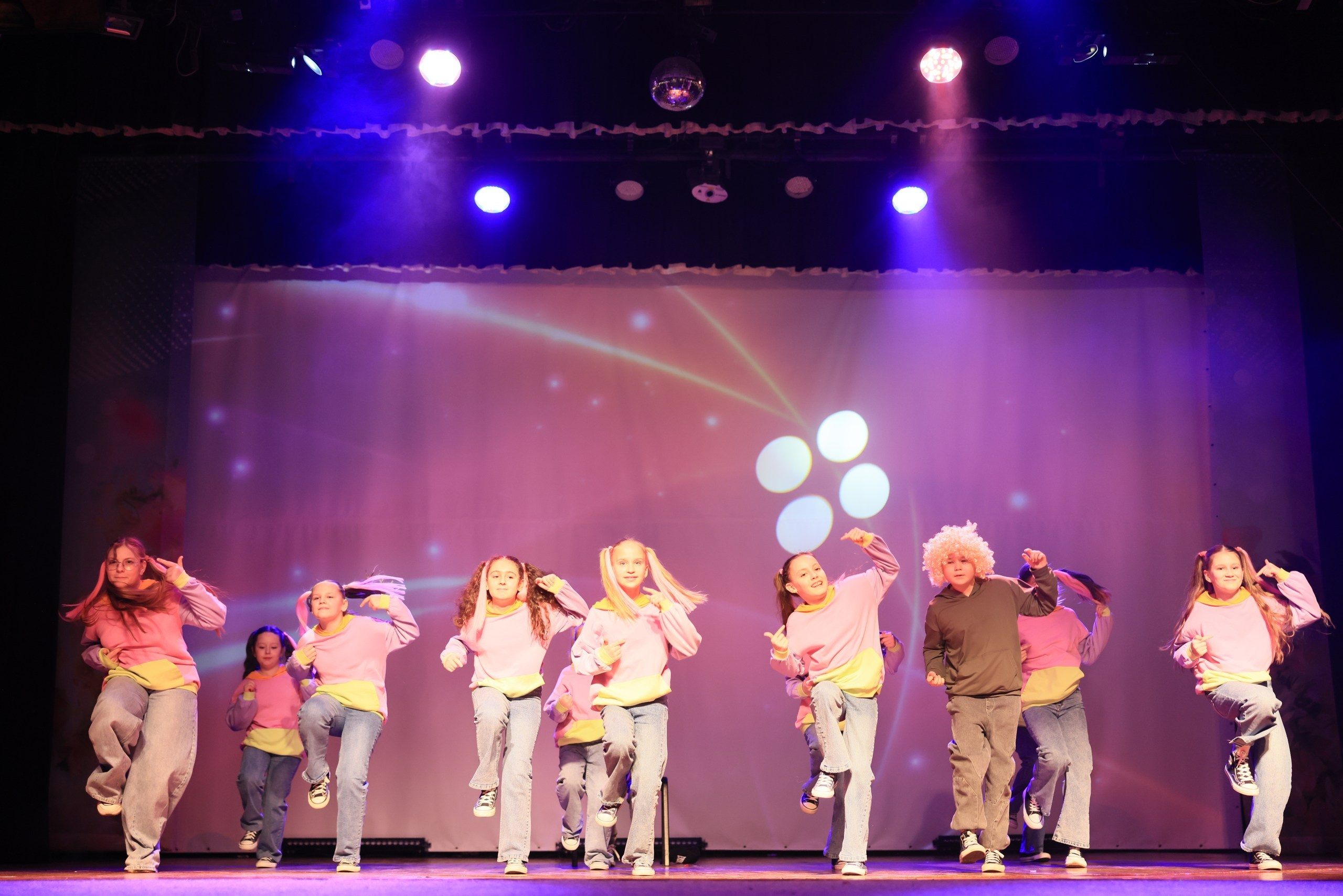 Концерт к 8 Марта в ДК «Металлург» г. Тула. Фотограф в Туле Крупский АнДРей. Фотостудия «КАДР71» в Туле