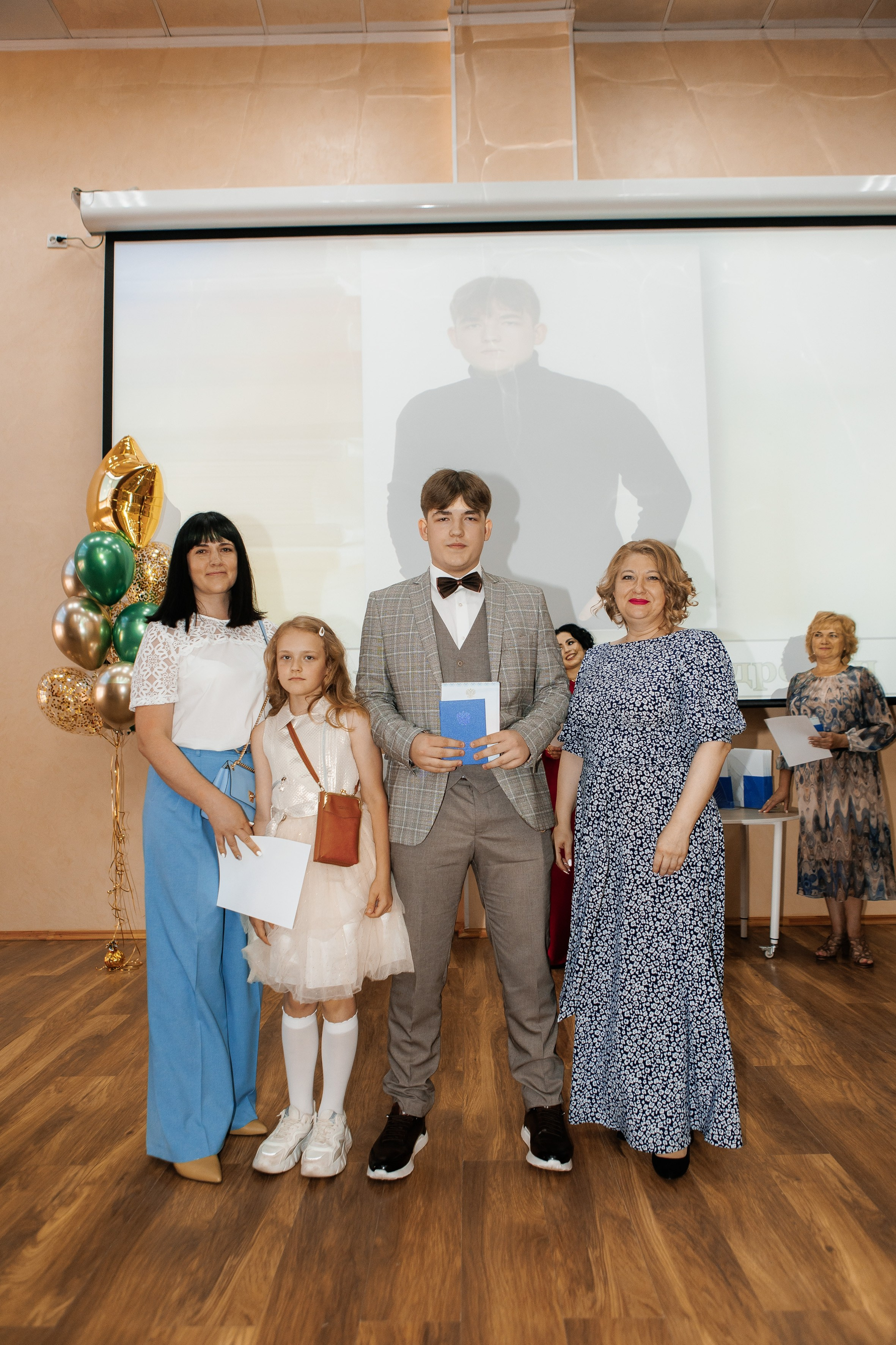 Выпускной Гимназия 12 2024 г. Свадебный и портретный Фотограф в Липецке Дмитрий Котюков