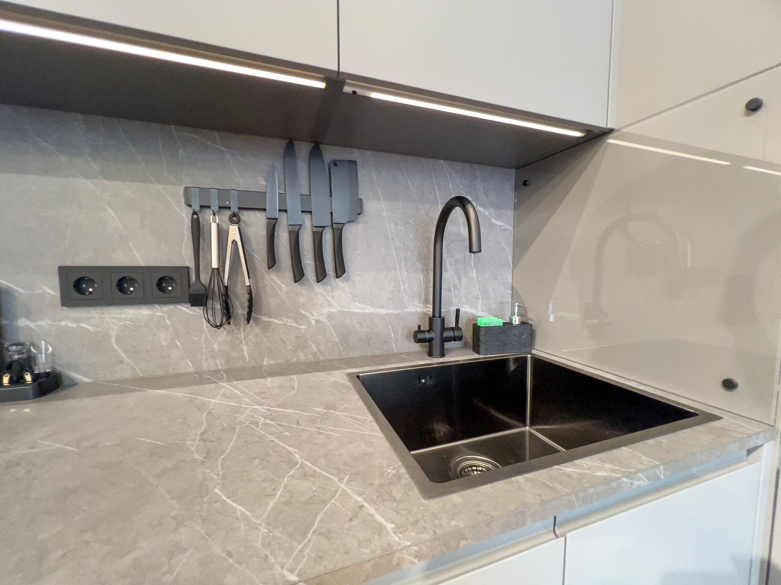 The apartment is on two levels. Fotograf Dmitrii Donets