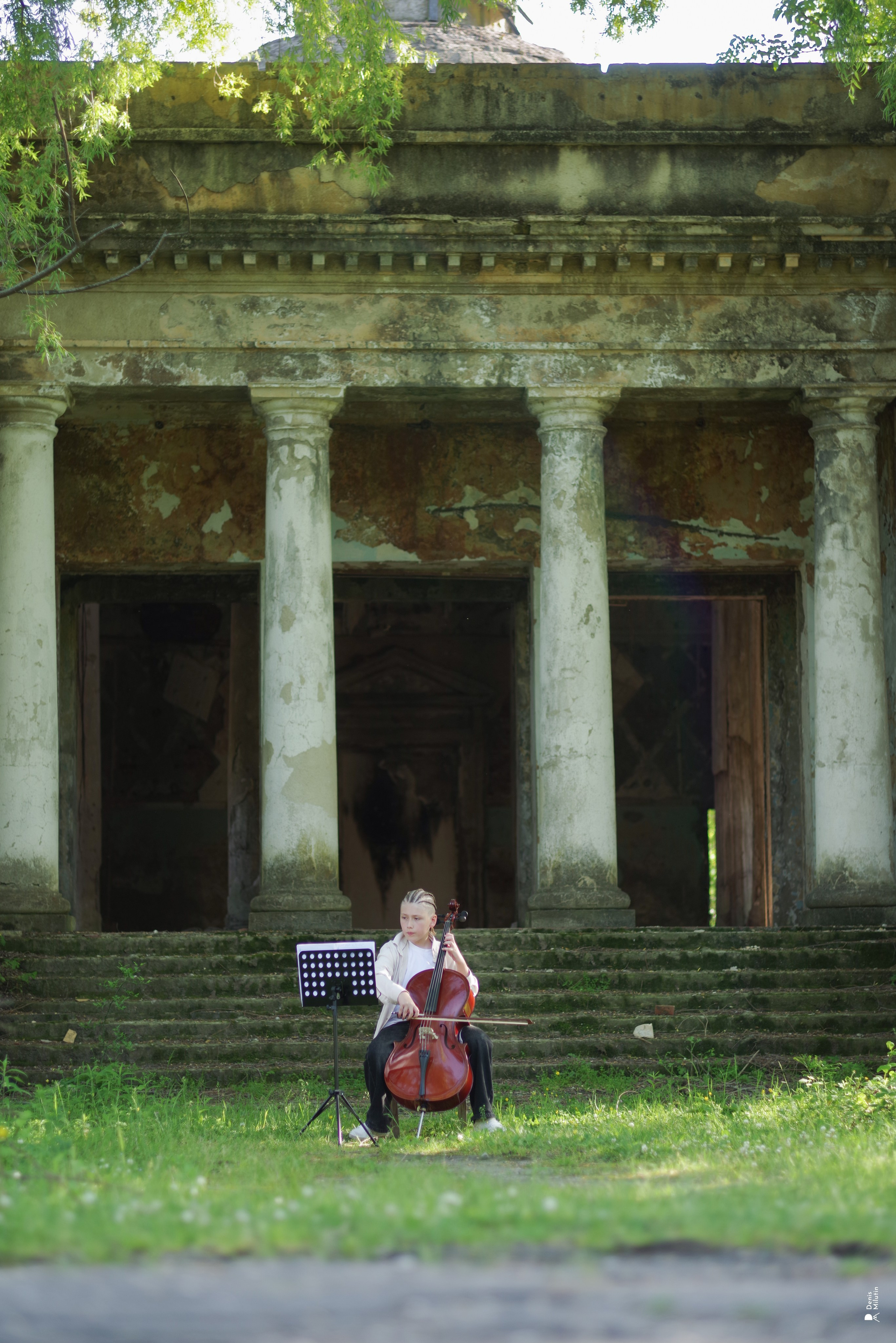 Виолончелист. Портретный фотограф Денис Милютин