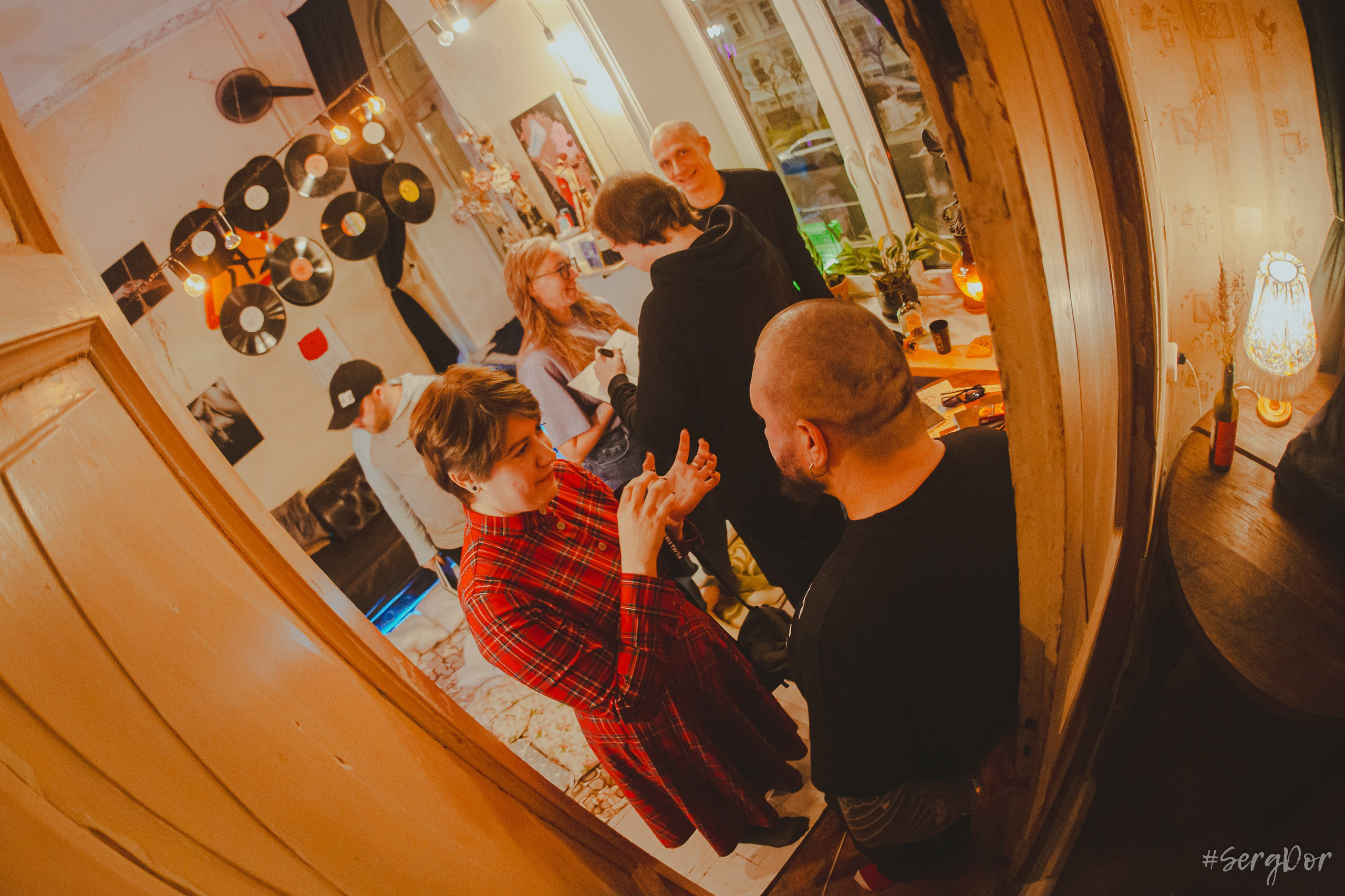 Рома Гонза, Ваня Пинженин, Квартирник у Мищенко, поэты, стихи, совершеннолетие, Санкт-Петербург, Питер, 16.11.2024, SergDor, 16 ноября 2024 года, #SergDor