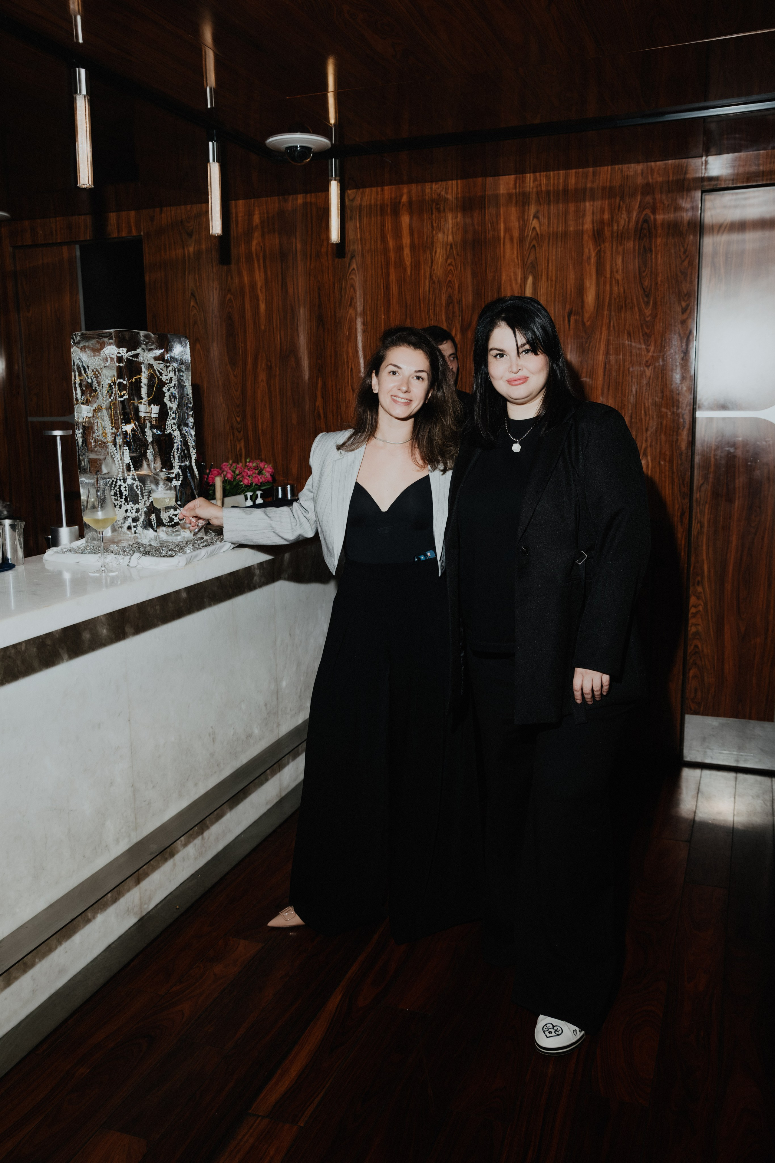 19 июня (пятница) премьера шоу-программы «Ривьера». BENUAR Restaurant