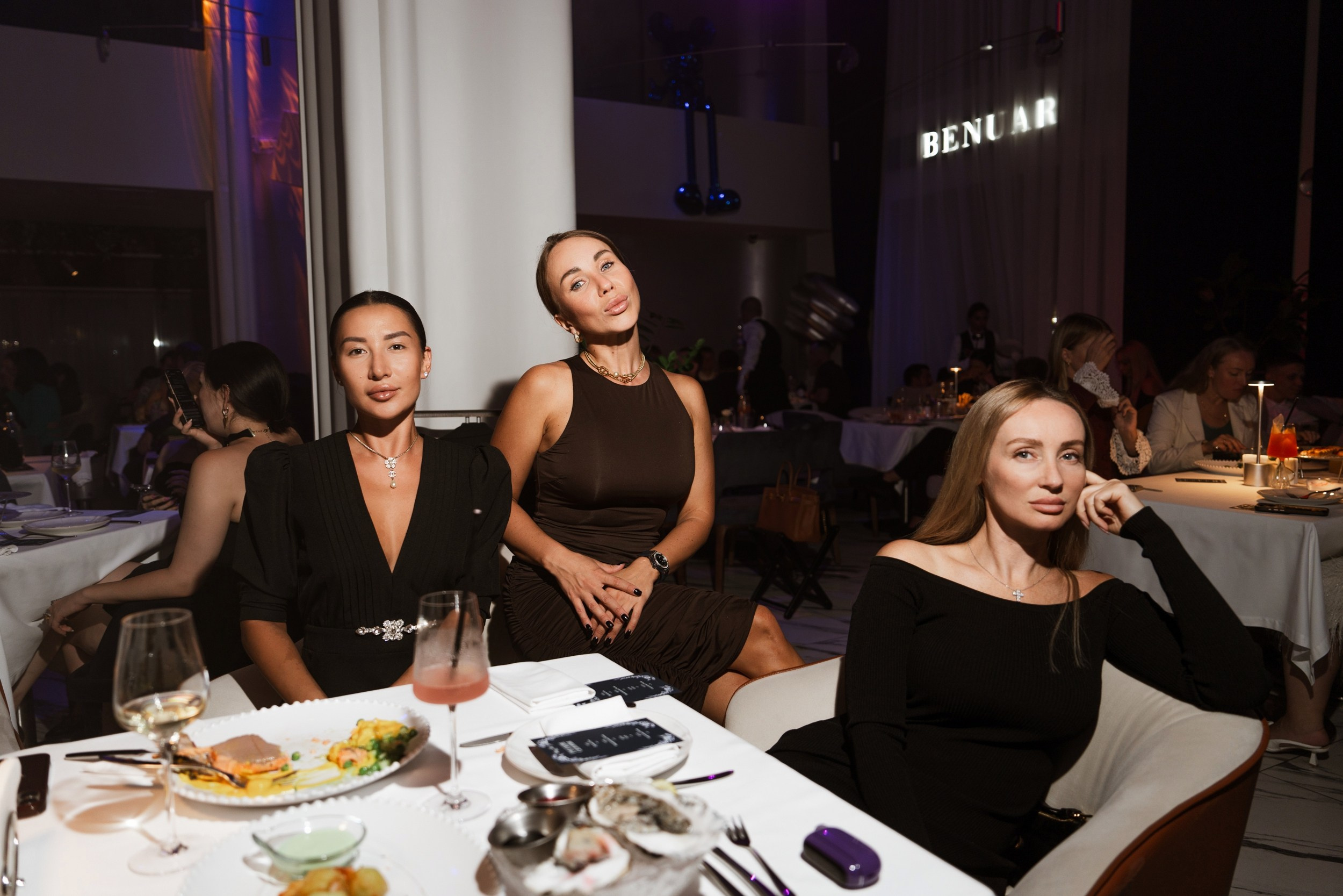 12 сентября (пятница) Премьера шоу-программы «Русские сезоны». BENUAR Restaurant