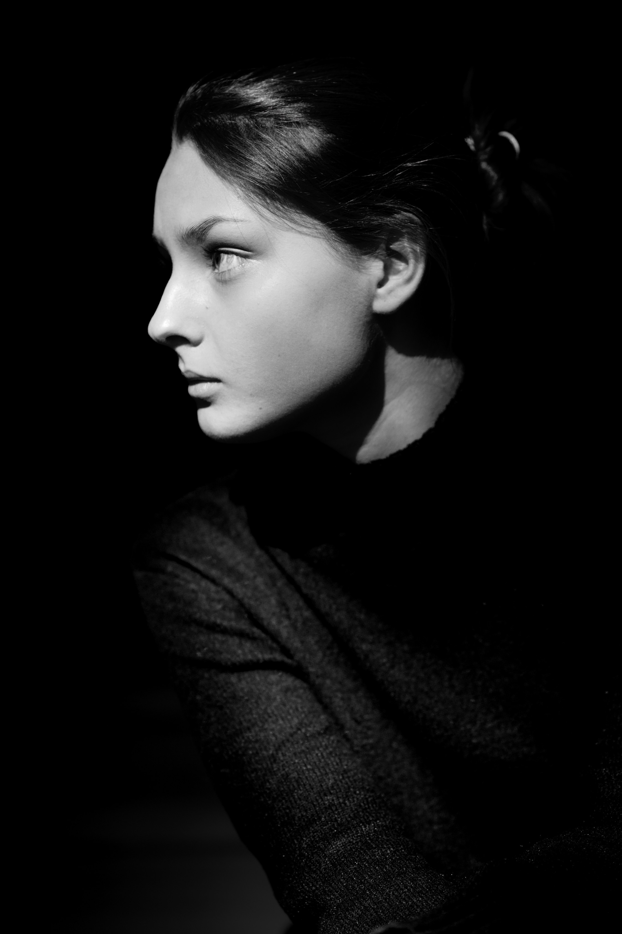 Фотосессия девочки подростка в Коломенском в темном ключе. Главная