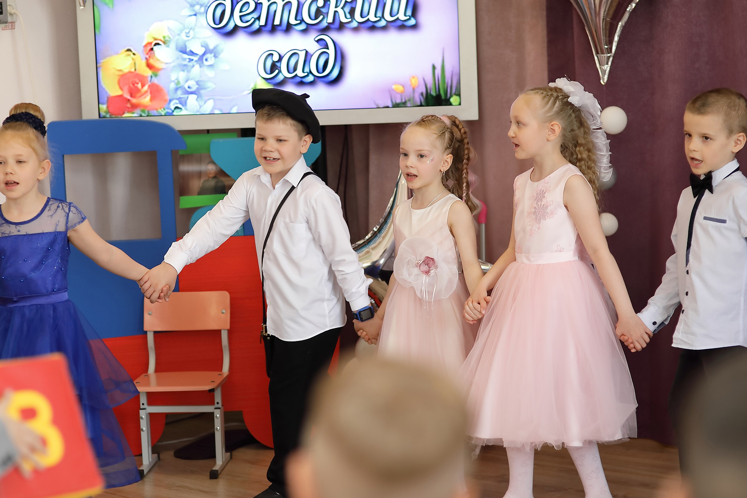 Фотосессия выпускного в детском саду. Свадебный и семейный фотограф и видеограф в Екатеринбурге Полянские Тимур и Анастасия