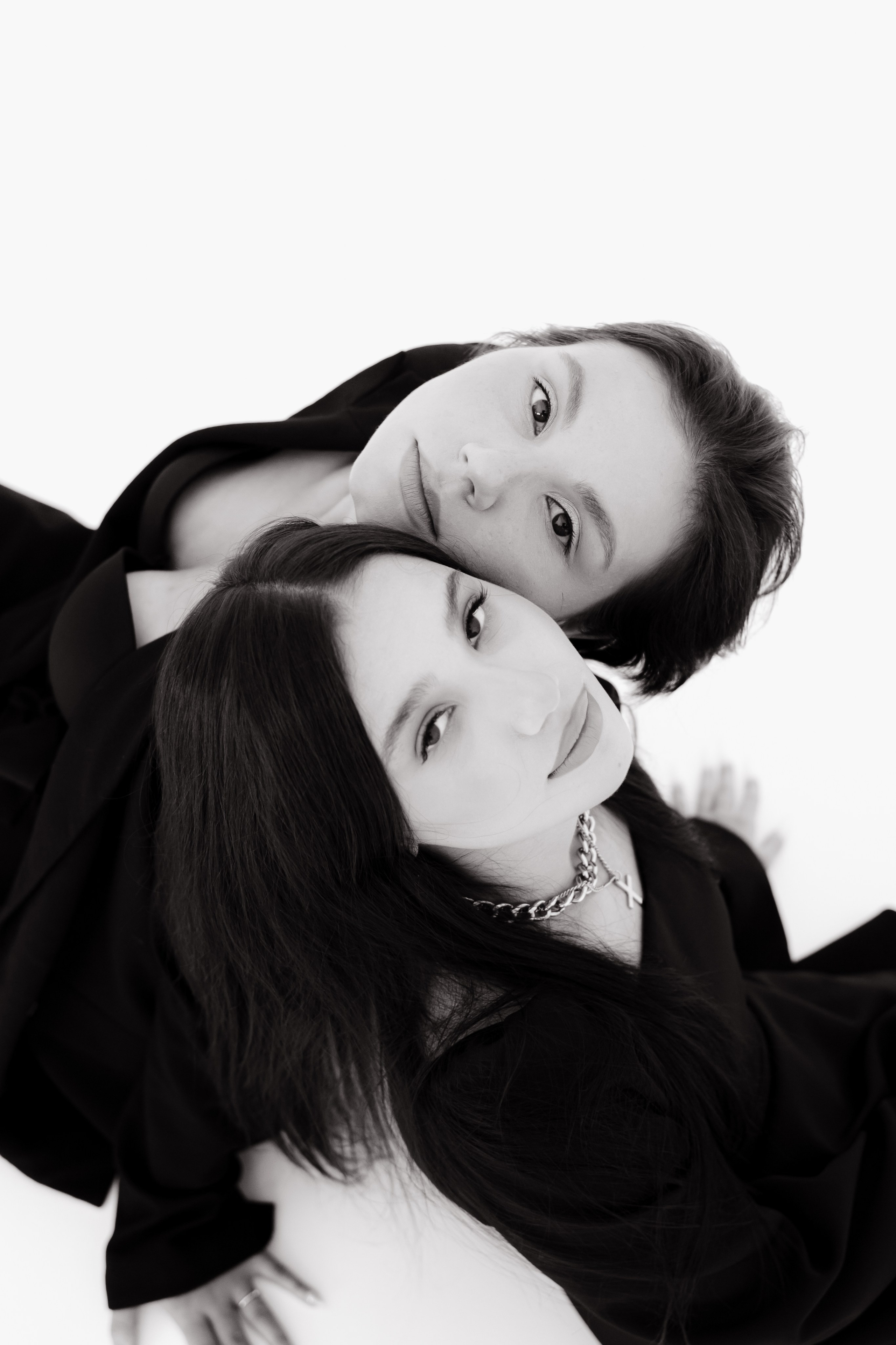 Эля и Лиза. Сёстры. Фотосессия в студии, Екатеринбург. Фотограф в Екатеринбурге Пойгина Елена