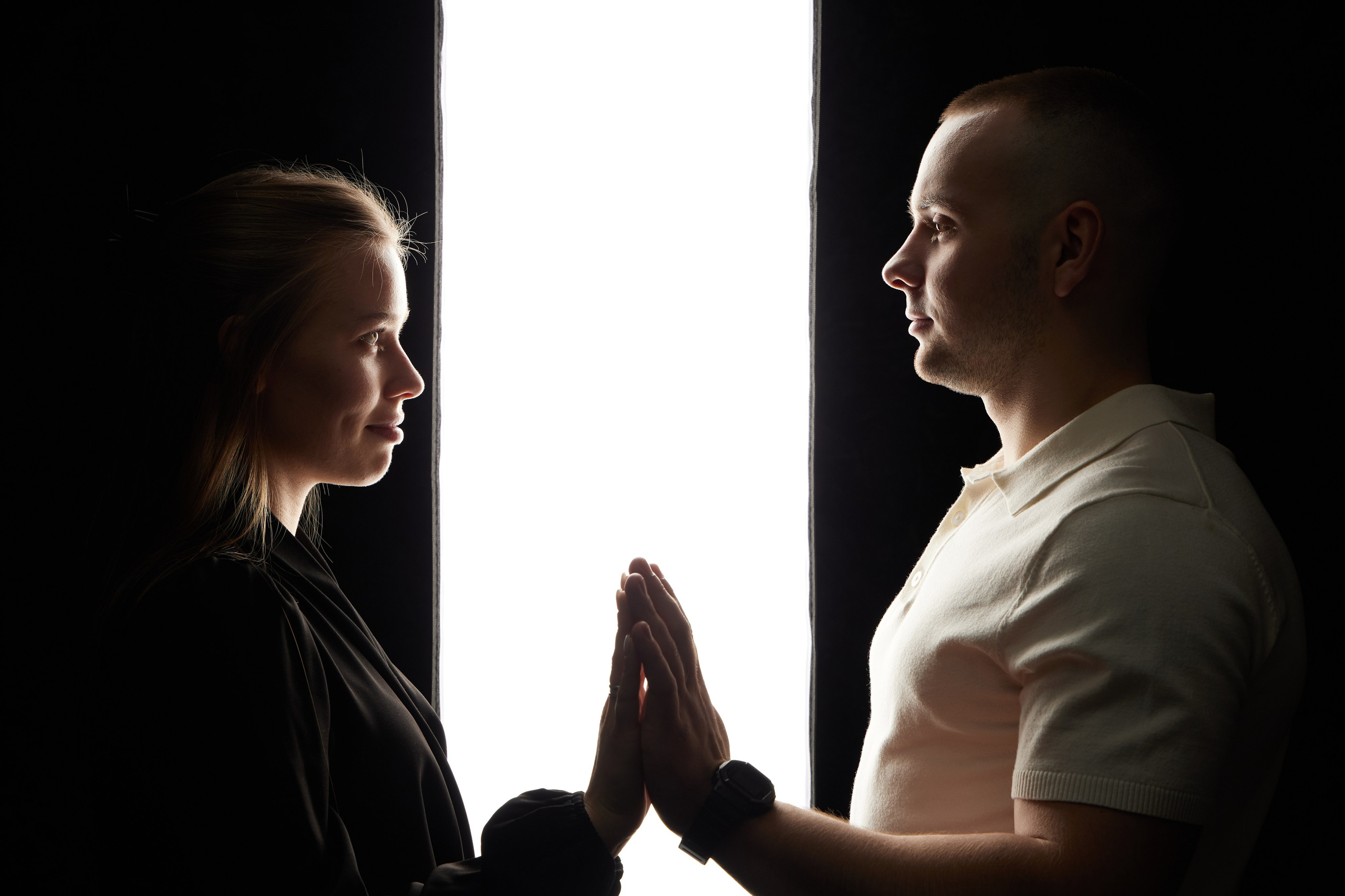 Семейный портрет в Зеленограде, красивый семейный портрет. Фото на документы в Зеленограде. Фото на паспорт. Портретная фотостудия ЛукБук. Деловой портрет. Семейный портрет. Предметная фотосъемка