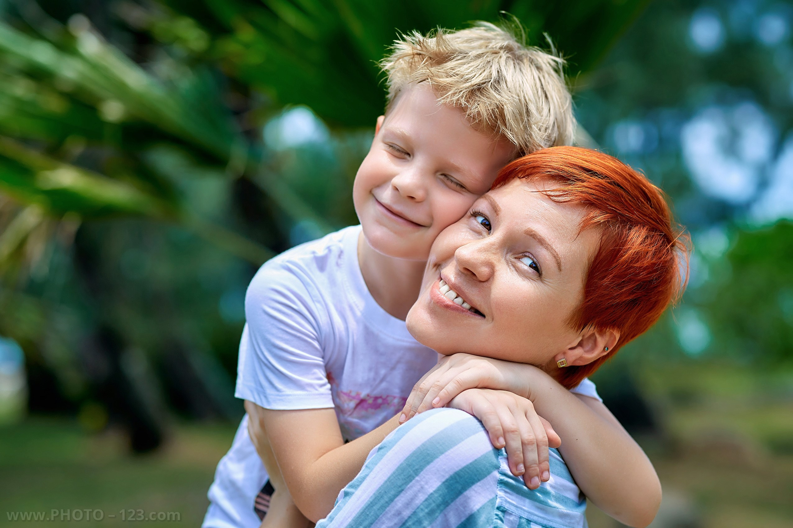 Family connection, tropical beauty — Nha Trang portraits