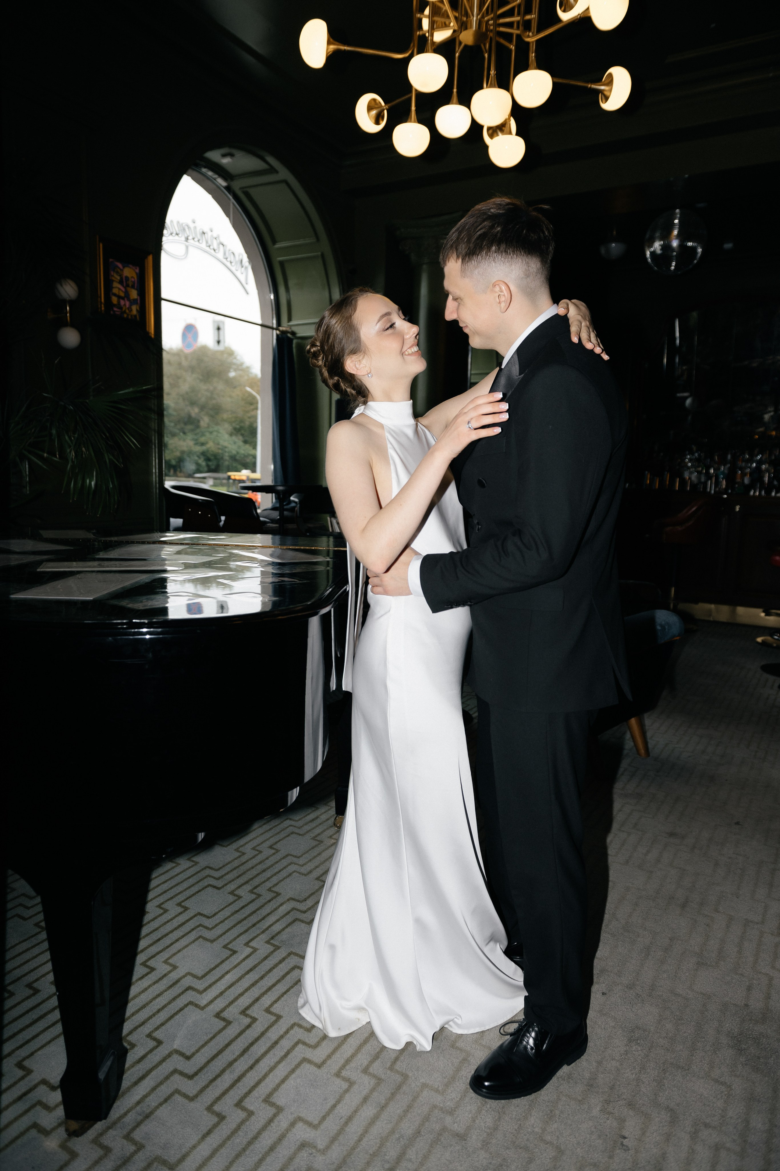 Wedding day in Martinique Bar. Wedding PHOTOGRAPHER Andrew Vnukov