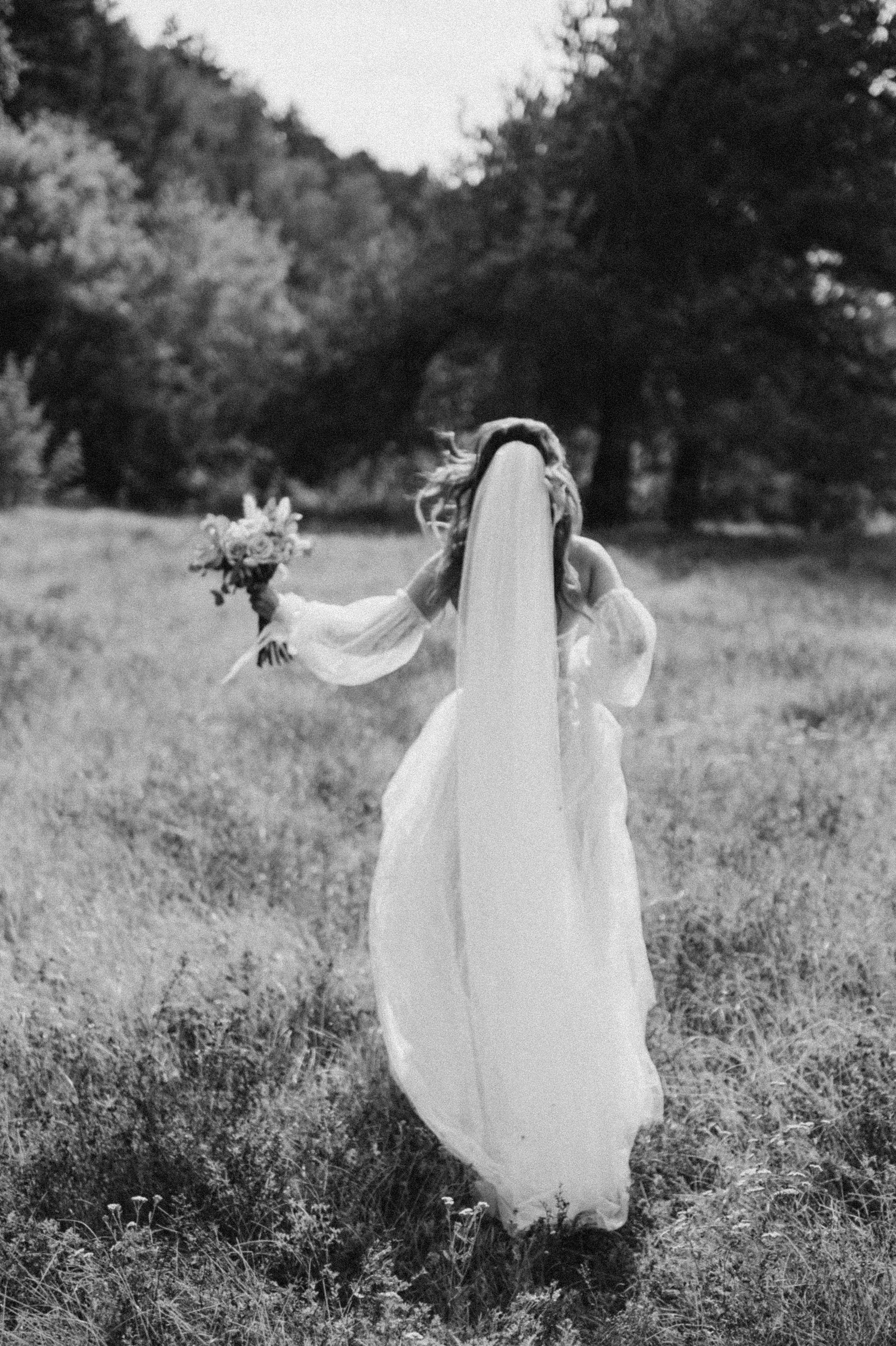 Свадебные фотографии. Фотограф в Барнауле Дарья Бутурлакина. Люби.Цени.Касайся