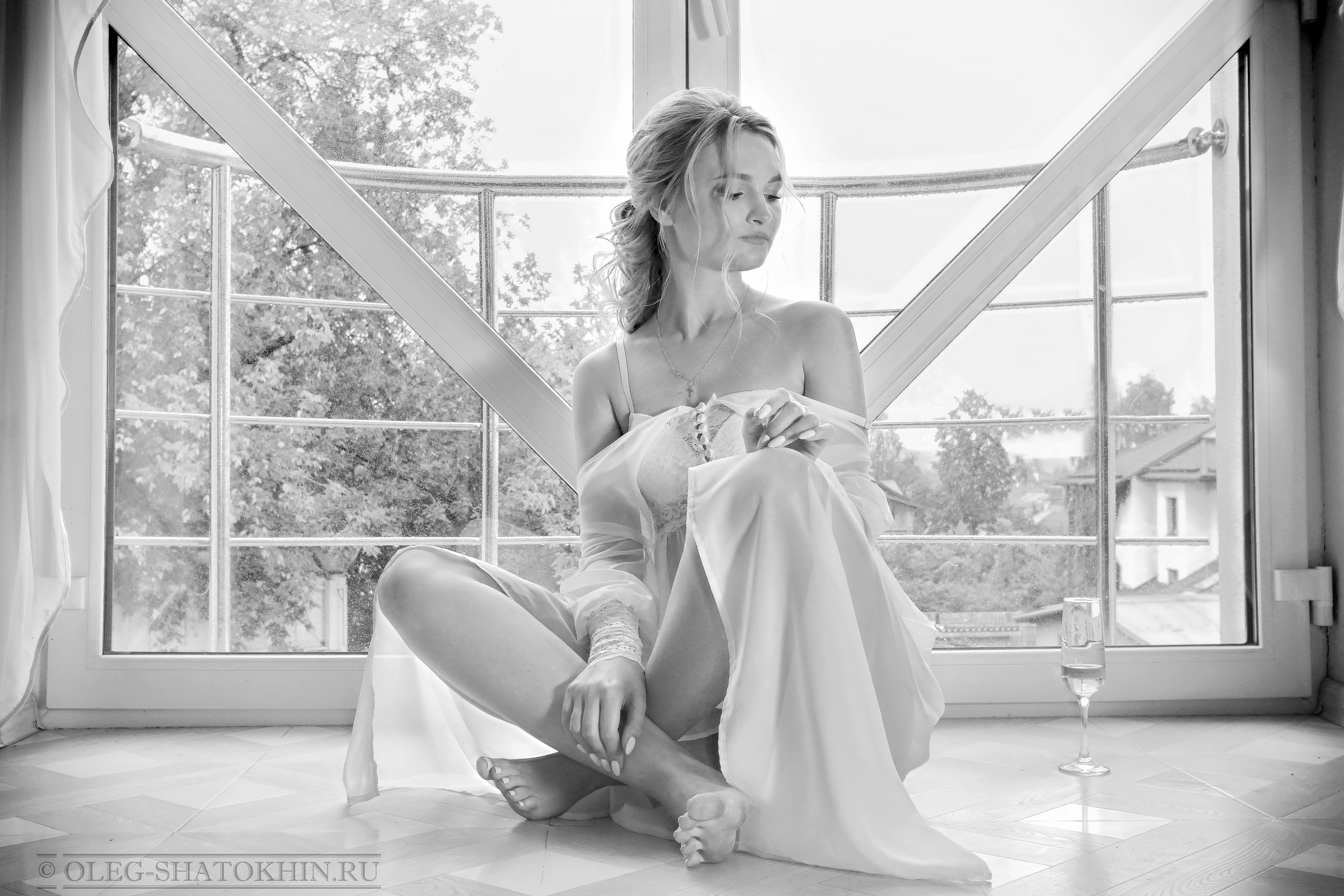 Красивая свадебная фотосъёмка утра невесты, сборов невесты. Фотосессия. Свадебный фотограф Олег Шатохин  Москва и Московской область