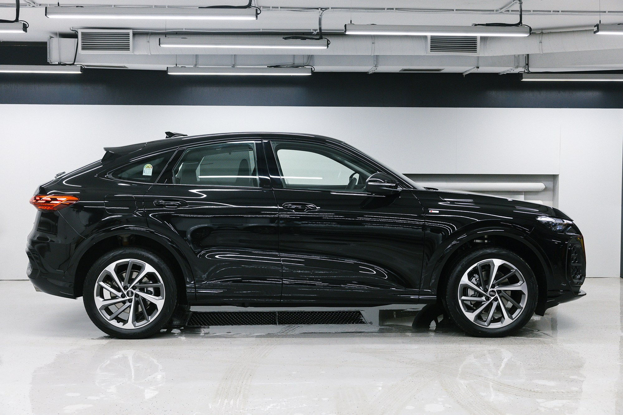 Audi Q5 Sportback 40 TFSI 2.0 quattro S tronic (204 л. с.). Автосалон «Х-Авто»