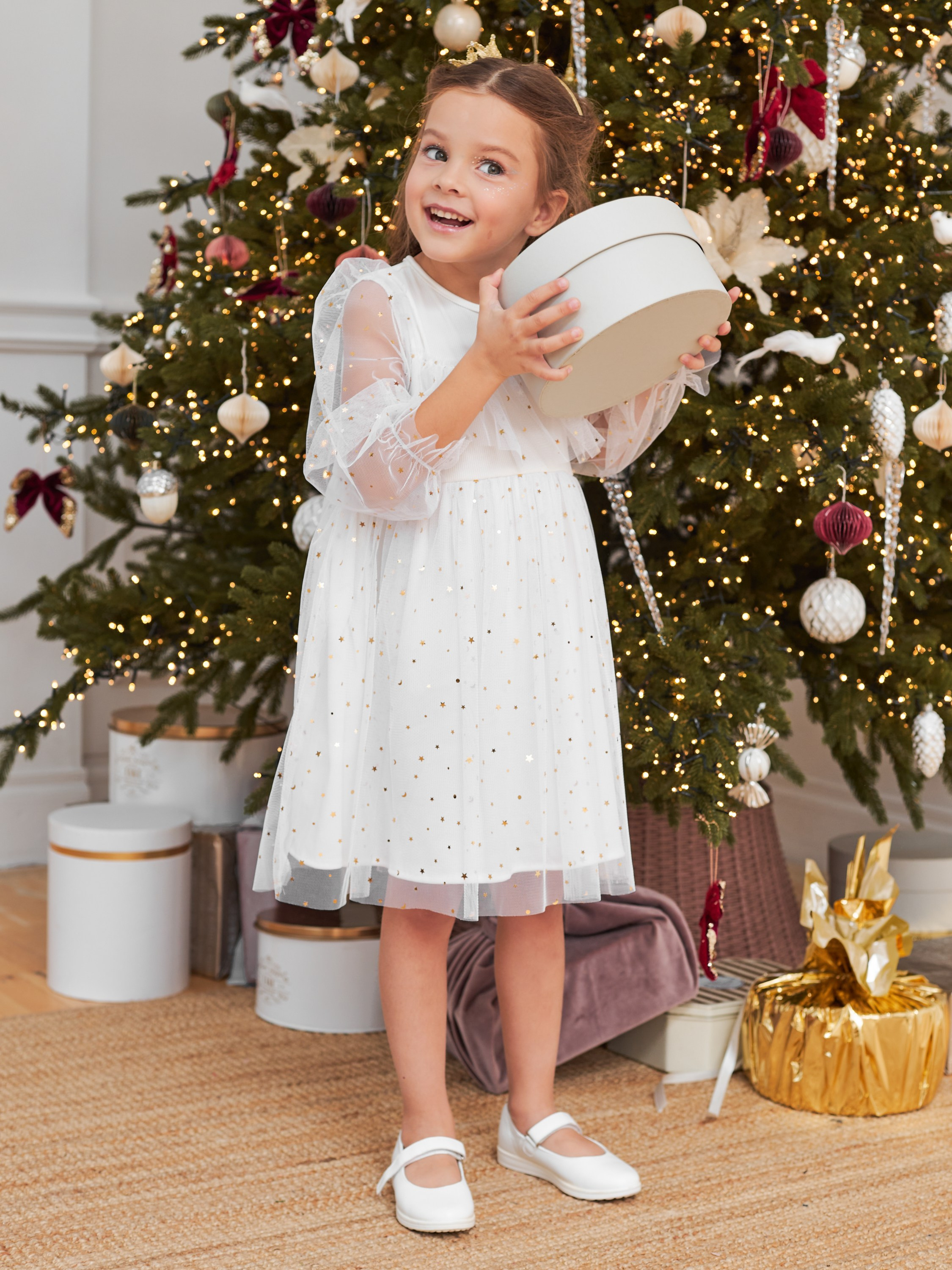 Фотосъемка платьев для девочек Екатеринбург Wildberries ВБ Ozon Озон фотосессия детей Екб заказать цена фотосъемка товара WB детское платье. Фотограф Екатеринбург Анастасия Жерновская | Маркетплейсы и нейрофото