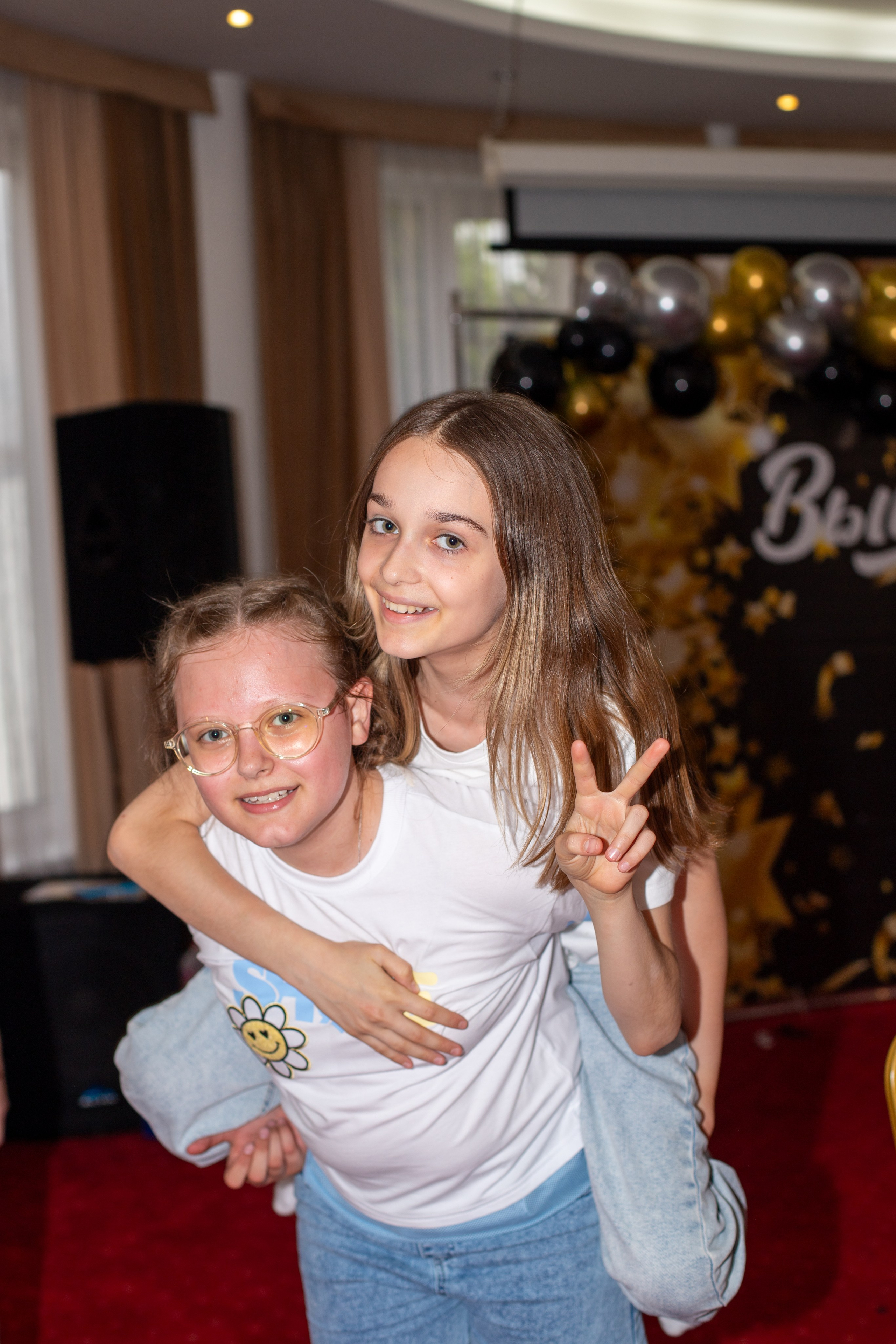 Выпускной 4 класс. Фотосессия под любой запрос в Красноярске. т+79237847111