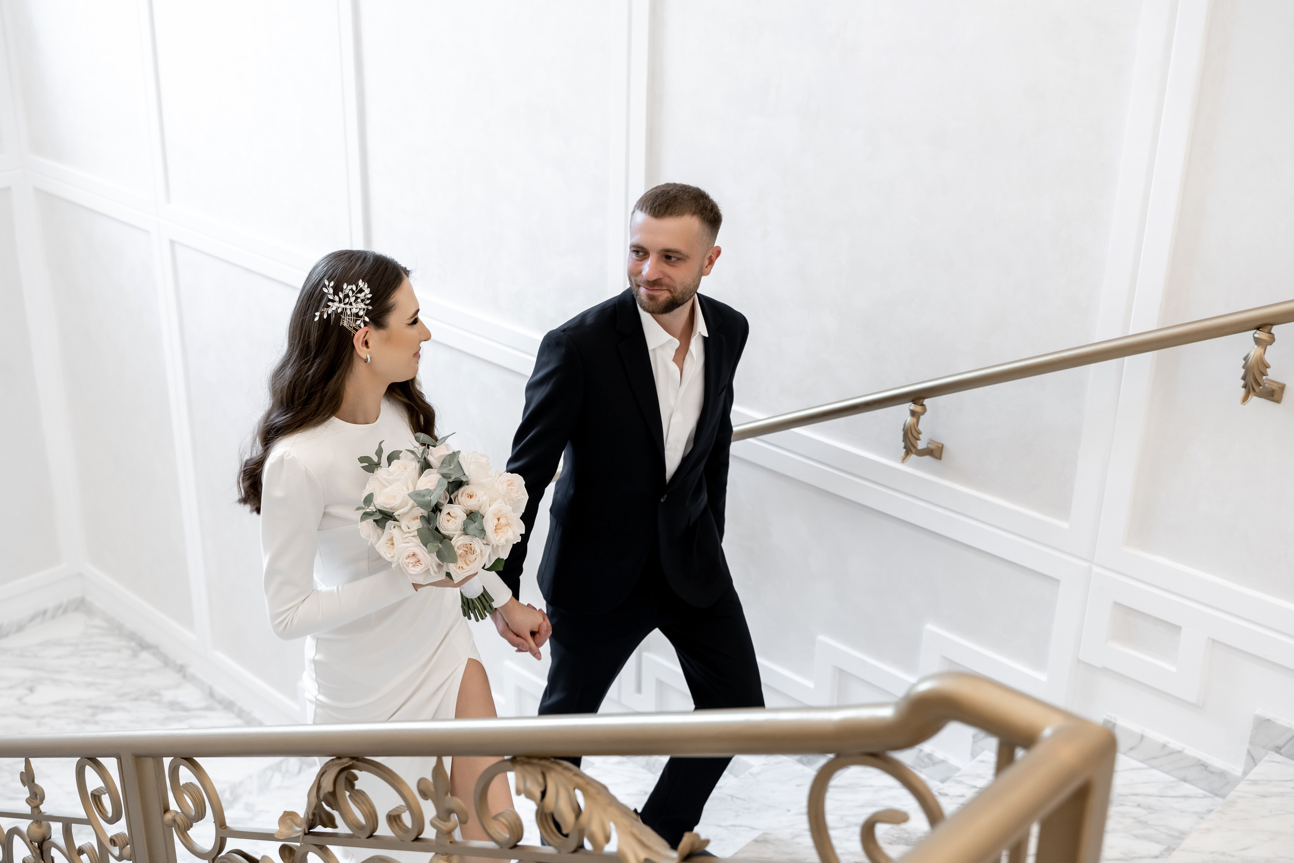 Свадебный фотограф в Москве. Свадебный фотограф Видное, Бутово. Роспись во дворце бракосочетания Южное Бутово. Регистрация брака в Москве и Московской области. Фотограф на свадьбу. Свадебная фотосессия в центре  Москвы. Фотосессия Хилков переулок. Фотосессия свадебного банкета  в ресторане. Выездная регистрация брака. Фотосессия молодоженов. Свадебная прогулка. Жених и невеста в день свадьбы. 