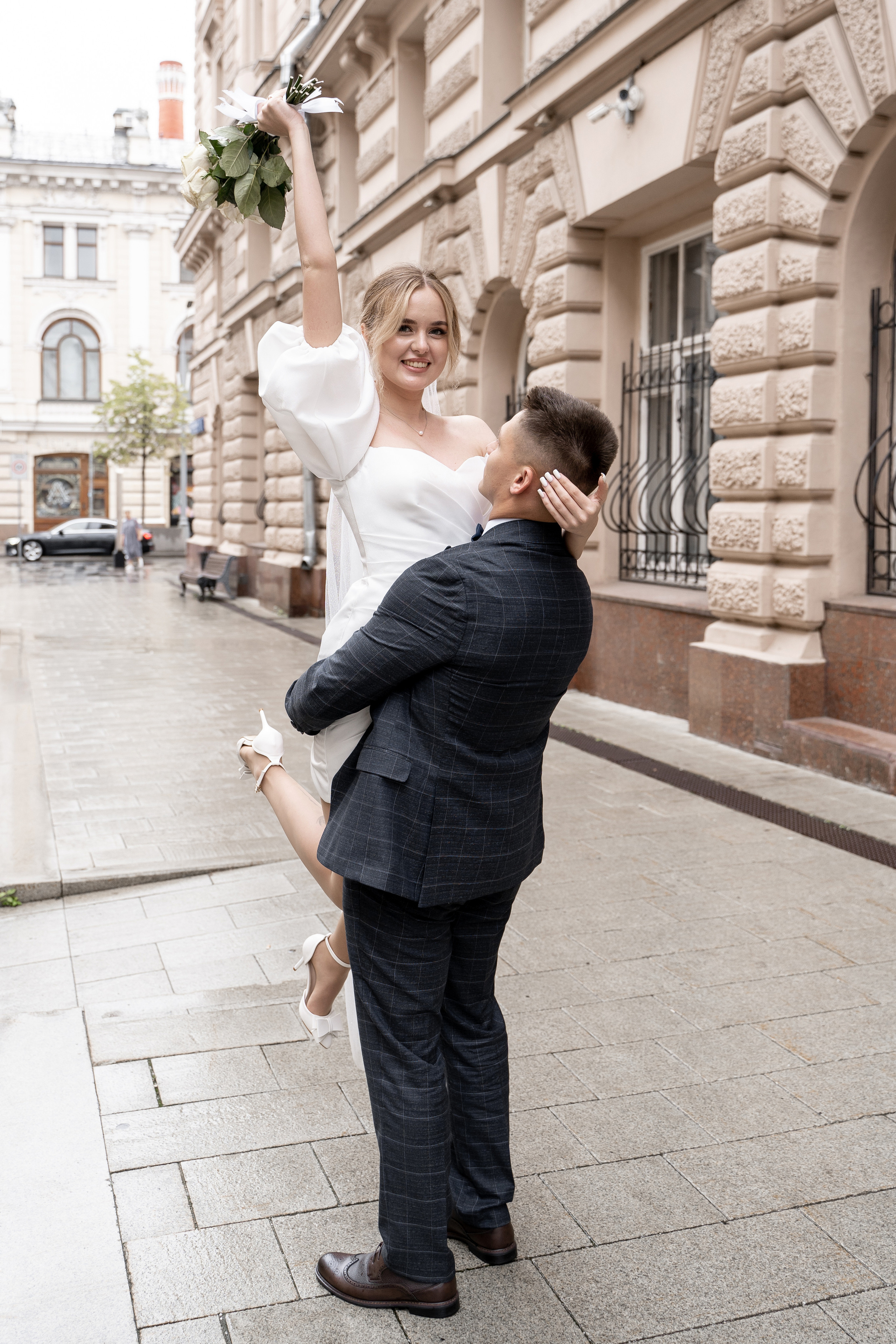 Красивые свадебные фотографии. Красивые фотографии в ЗАГСе. Дворец бракосочетания Южное Бутово. Свадебный фотограф в Москве. Свадебный фотограф Бутово, Видное, Домодедово. Свадебная прогулка в Москве. Красивые стильные свадебные фотосессии. Свадебная фотосессия в ЗАГСЕ. Прогулка в Центре Москвы. 