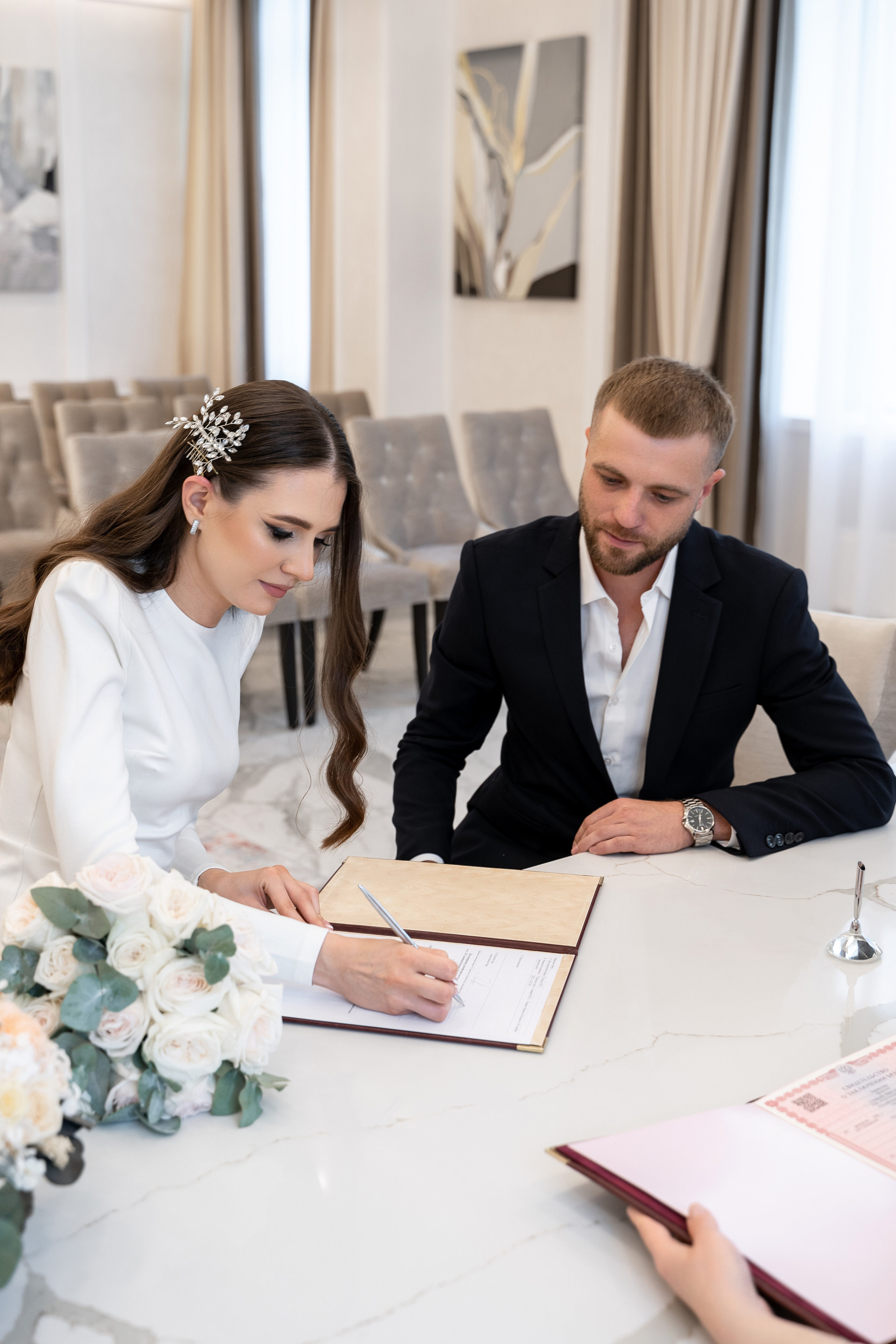 Свадебный фотограф в Москве. Свадебный фотограф Видное, Бутово. Роспись во дворце бракосочетания Южное Бутово. Регистрация брака в Москве и Московской области. Фотограф на свадьбу. Свадебная фотосессия в центре  Москвы. Фотосессия Хилков переулок. Фотосессия свадебного банкета  в ресторане. Выездная регистрация брака. Фотосессия молодоженов. Свадебная прогулка. Жених и невеста в день свадьбы. 