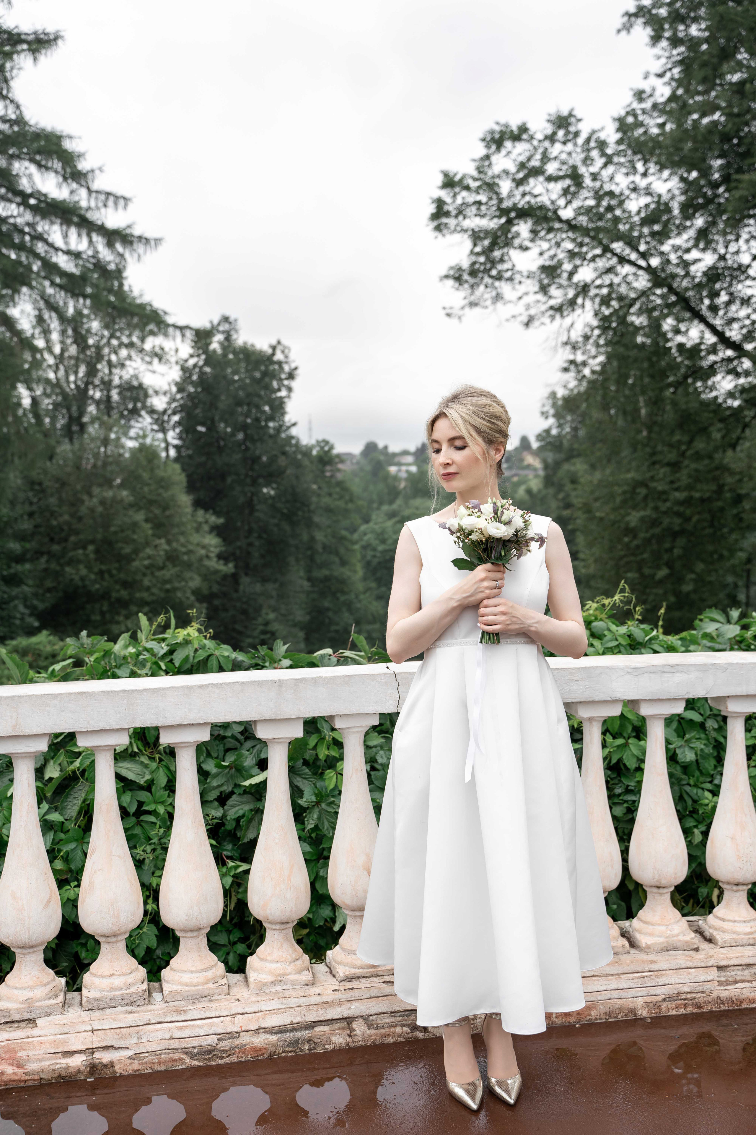 Свадебная фотосессия Домодедово. Домодедовский ЗАГС. Дворец бракосочетания Домодедово. Парк Елочки в Домодедово. Жених, невеста и корги на свадьбе. Молодожены. Свадебный фотограф Домодедово. Свадебная прогулка в парке. Фотосессия в Подмосковье. Свадебный фотограф в Москве, Бутово, городе Видное. Душевный фотограф . Свадебный фотограф для стильных пар с хорошим вкусом. Свадебная эстетика. Стильная свадьба. Выездная регистрация. Свадебная фотосессия на природе. 