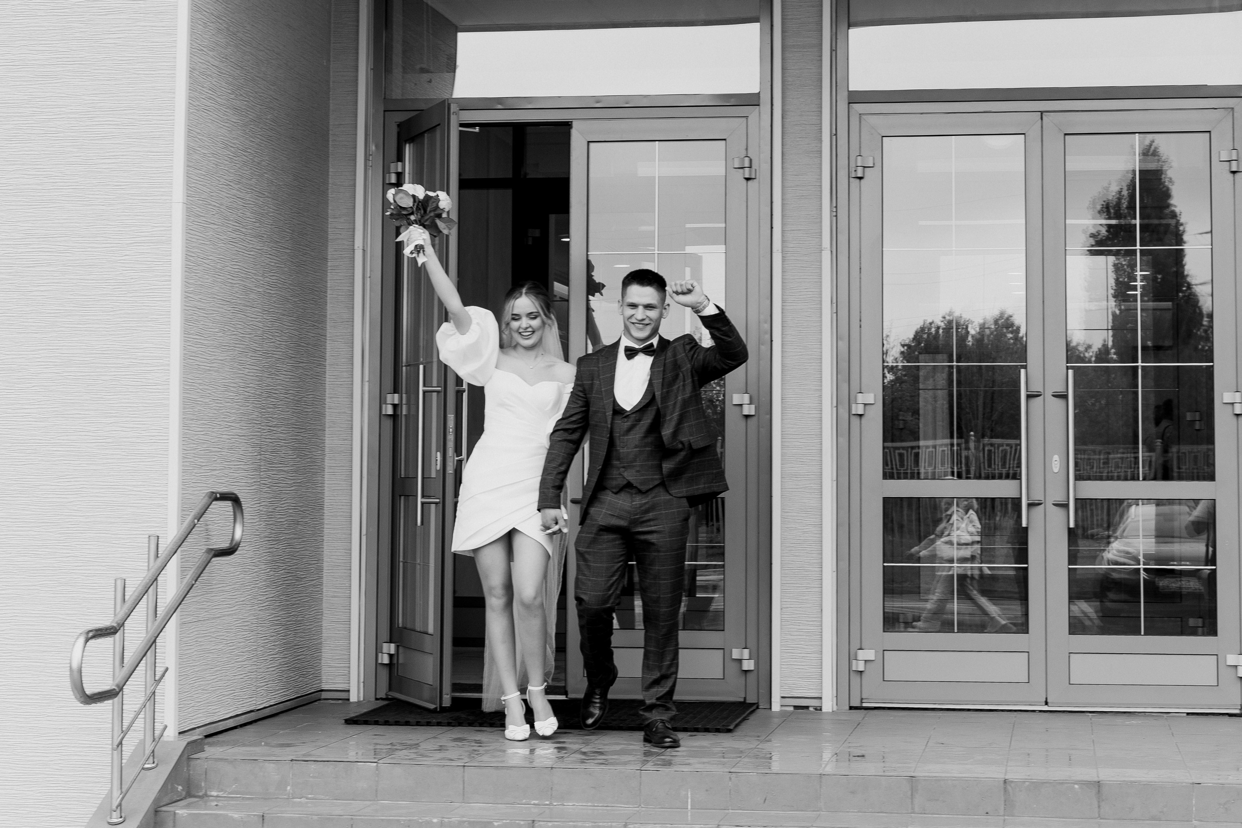 Красивые свадебные фотографии. Красивые фотографии в ЗАГСе. Дворец бракосочетания Южное Бутово. Свадебный фотограф в Москве. Свадебный фотограф Бутово, Видное, Домодедово. Свадебная прогулка в Москве. Красивые стильные свадебные фотосессии. Свадебная фотосессия в ЗАГСЕ. Прогулка в Центре Москвы. 