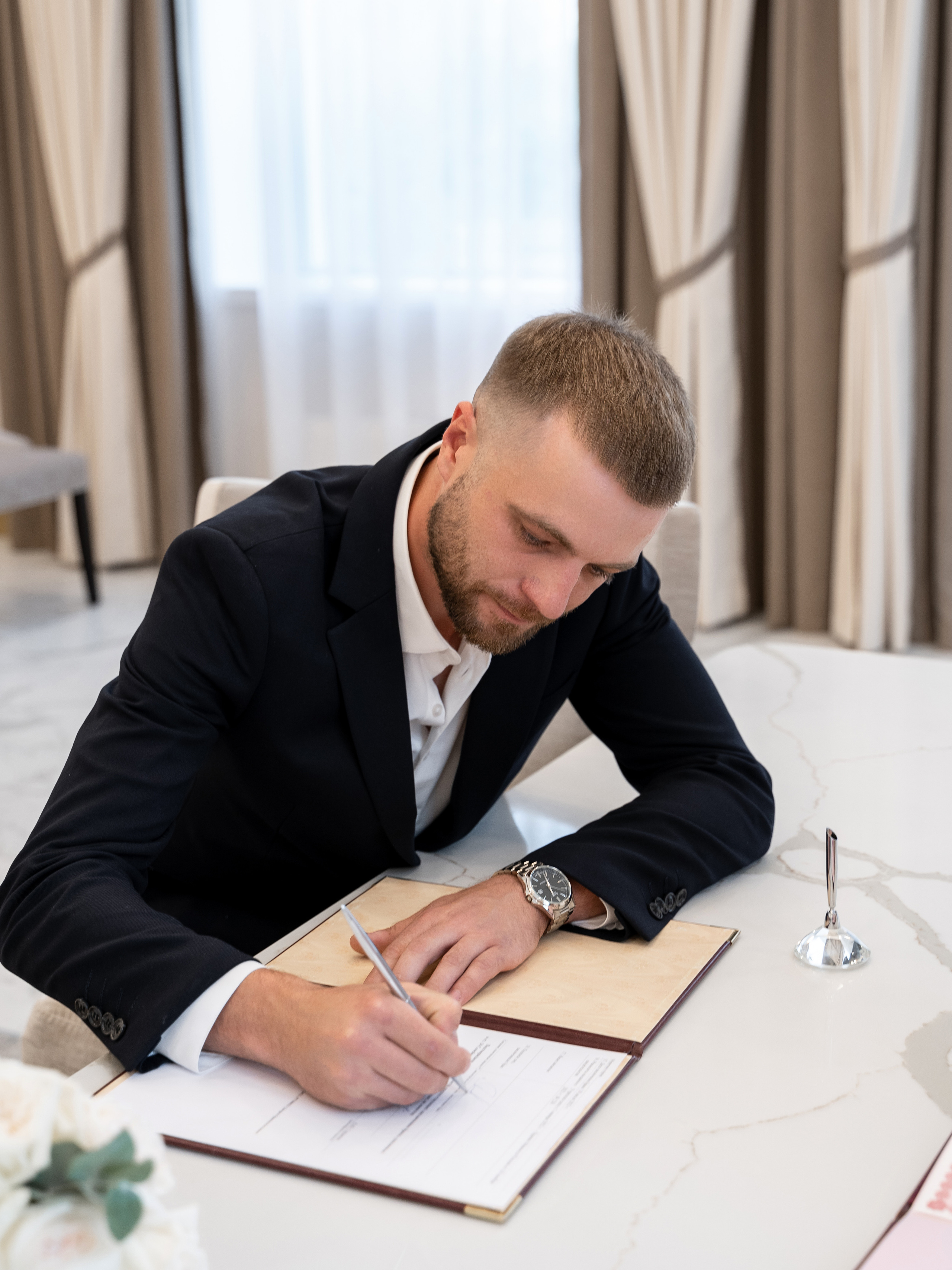 Свадебный фотограф в Москве. Свадебный фотограф Видное, Бутово. Роспись во дворце бракосочетания Южное Бутово. Регистрация брака в Москве и Московской области. Фотограф на свадьбу. Свадебная фотосессия в центре  Москвы. Фотосессия Хилков переулок. Фотосессия свадебного банкета  в ресторане. Выездная регистрация брака. Фотосессия молодоженов. Свадебная прогулка. Жених и невеста в день свадьбы. 