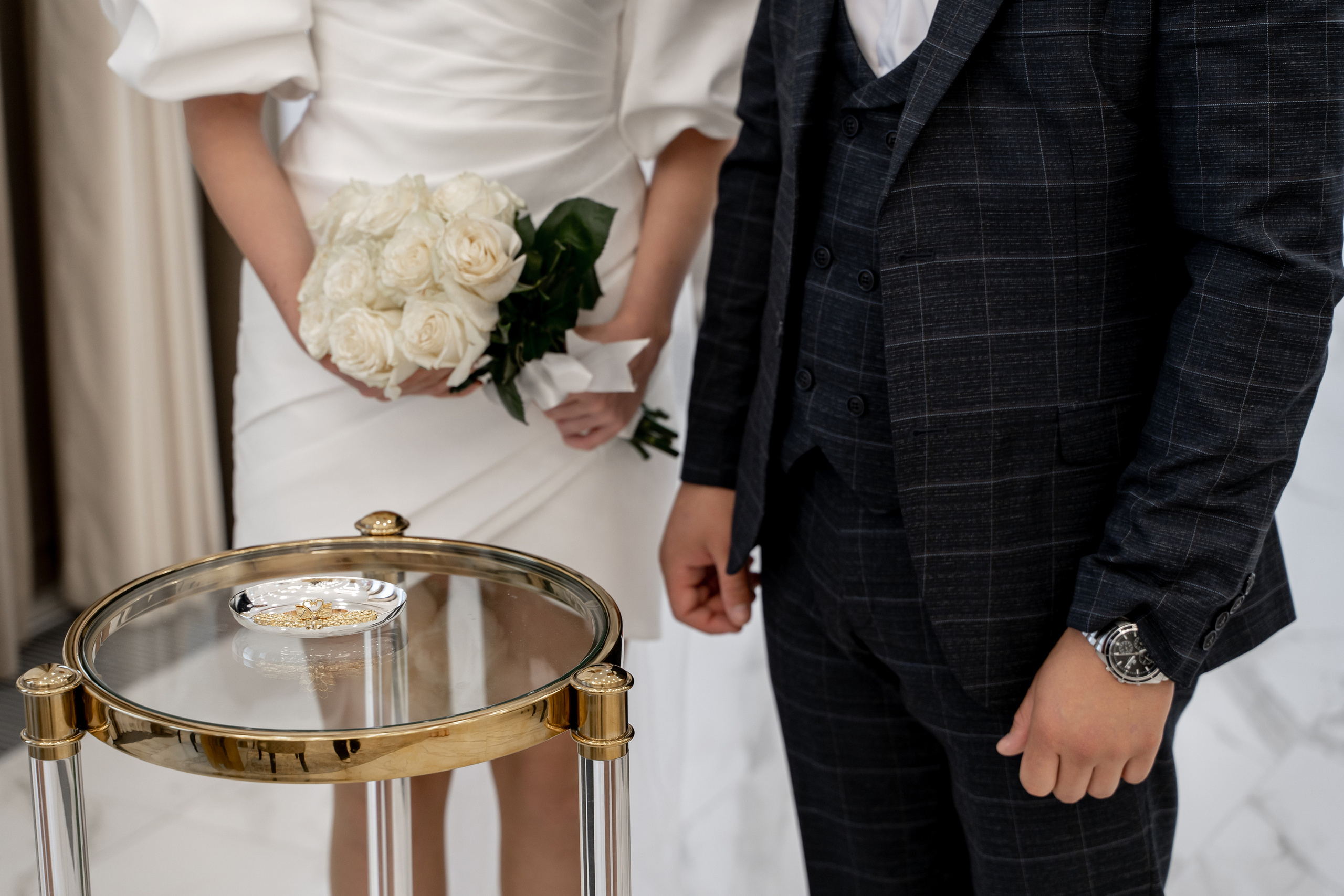 Красивые свадебные фотографии. Красивые фотографии в ЗАГСе. Дворец бракосочетания Южное Бутово. Свадебный фотограф в Москве. Свадебный фотограф Бутово, Видное, Домодедово. Свадебная прогулка в Москве. Красивые стильные свадебные фотосессии. Свадебная фотосессия в ЗАГСЕ. Прогулка в Центре Москвы. 