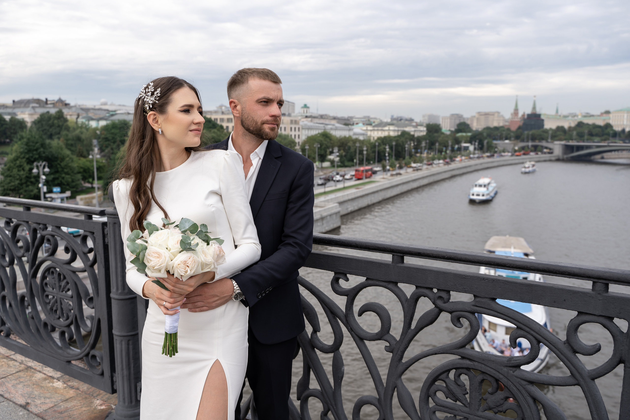 Свадебный фотограф в Москве. Свадебный фотограф Видное, Бутово. Роспись во дворце бракосочетания Южное Бутово. Регистрация брака в Москве и Московской области. Фотограф на свадьбу. Свадебная фотосессия в центре  Москвы. Фотосессия Хилков переулок. Фотосессия свадебного банкета  в ресторане. Выездная регистрация брака. Фотосессия молодоженов. Свадебная прогулка. Жених и невеста в день свадьбы. 