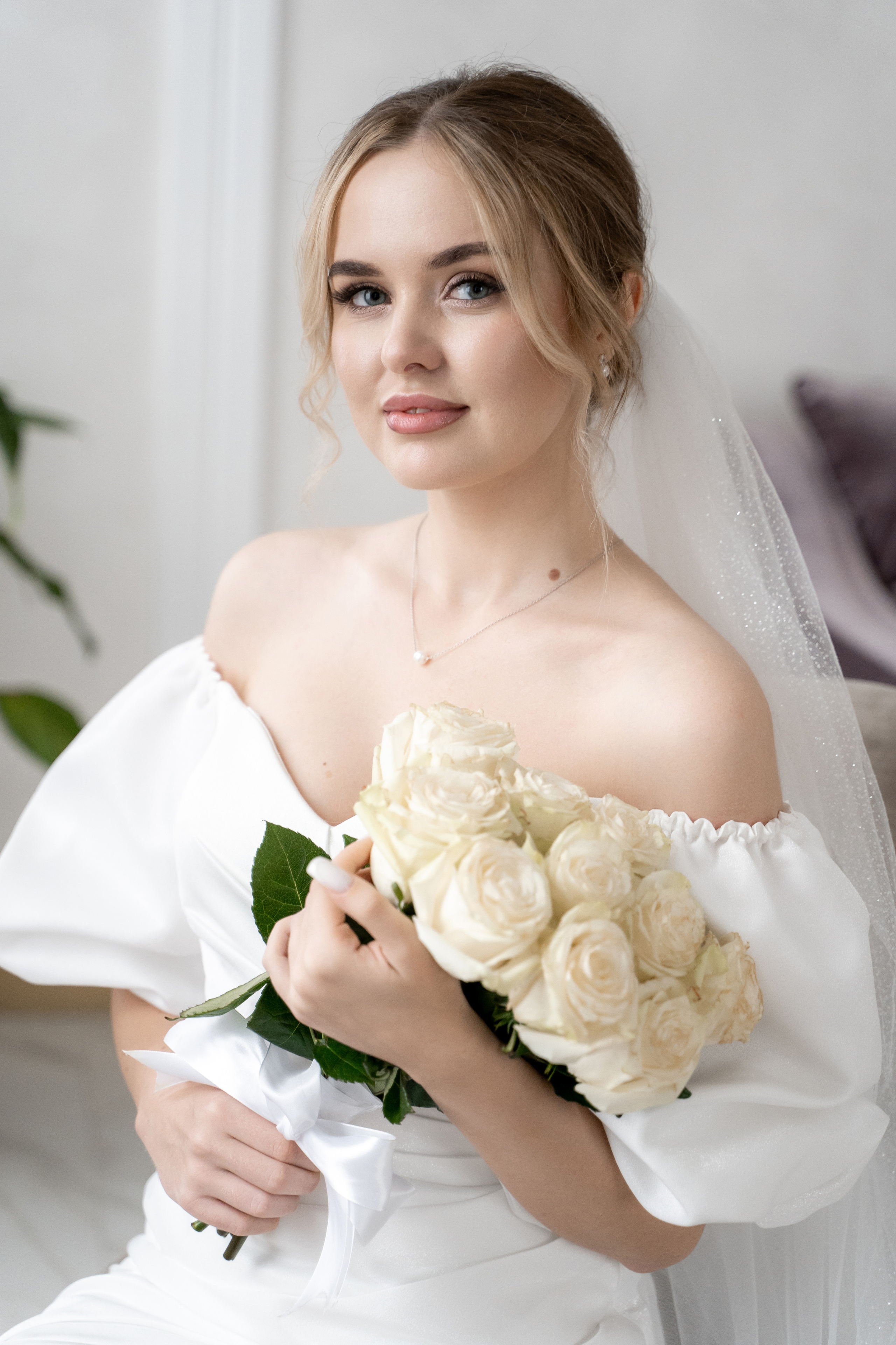 Красивые свадебные фотографии. Красивые фотографии в ЗАГСе. Дворец бракосочетания Южное Бутово. Свадебный фотограф в Москве. Свадебный фотограф Бутово, Видное, Домодедово. Свадебная прогулка в Москве. Красивые стильные свадебные фотосессии. Свадебная фотосессия в ЗАГСЕ. Прогулка в Центре Москвы. 