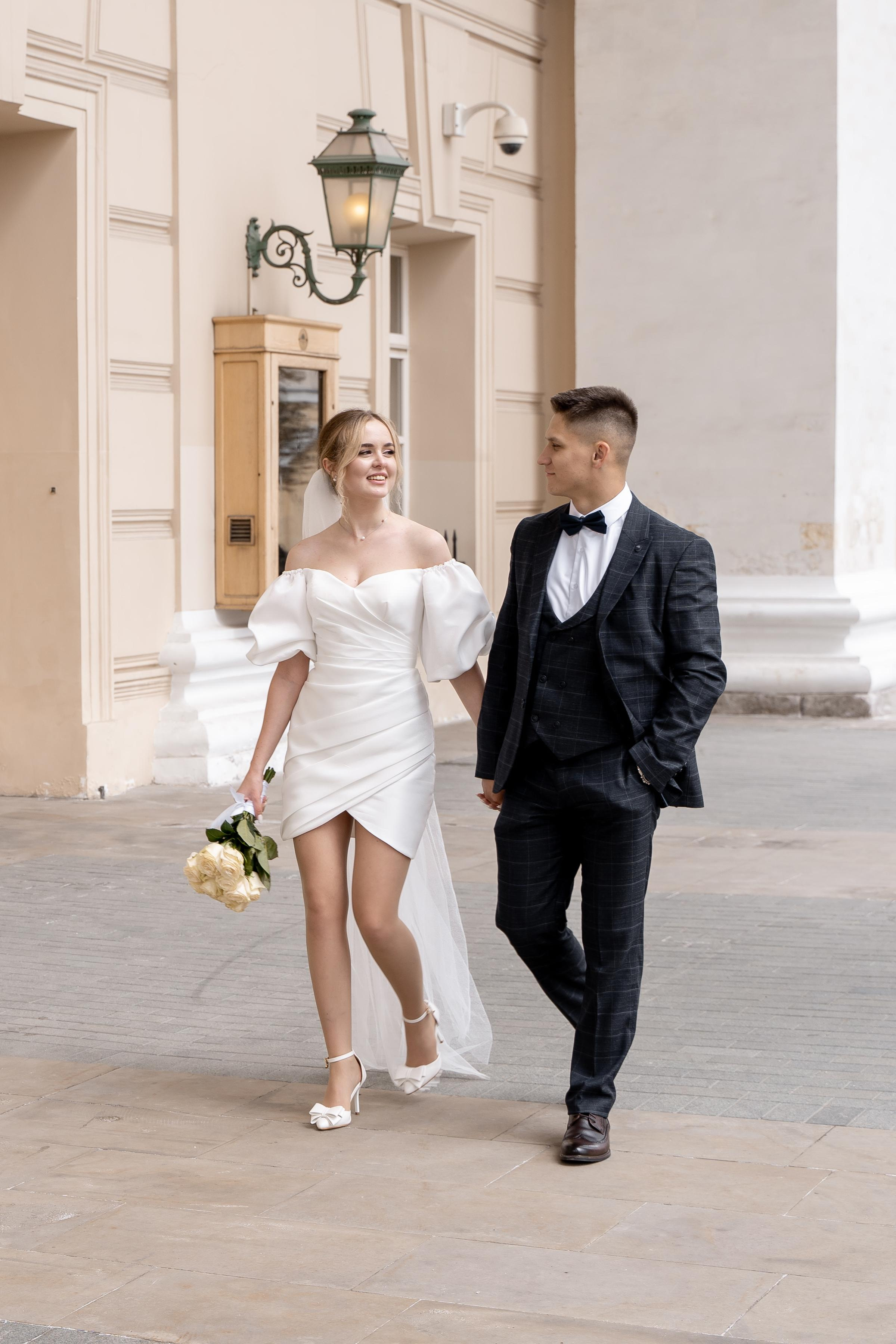 Красивые свадебные фотографии. Красивые фотографии в ЗАГСе. Дворец бракосочетания Южное Бутово. Свадебный фотограф в Москве. Свадебный фотограф Бутово, Видное, Домодедово. Свадебная прогулка в Москве. Красивые стильные свадебные фотосессии. Свадебная фотосессия в ЗАГСЕ. Прогулка в Центре Москвы. 