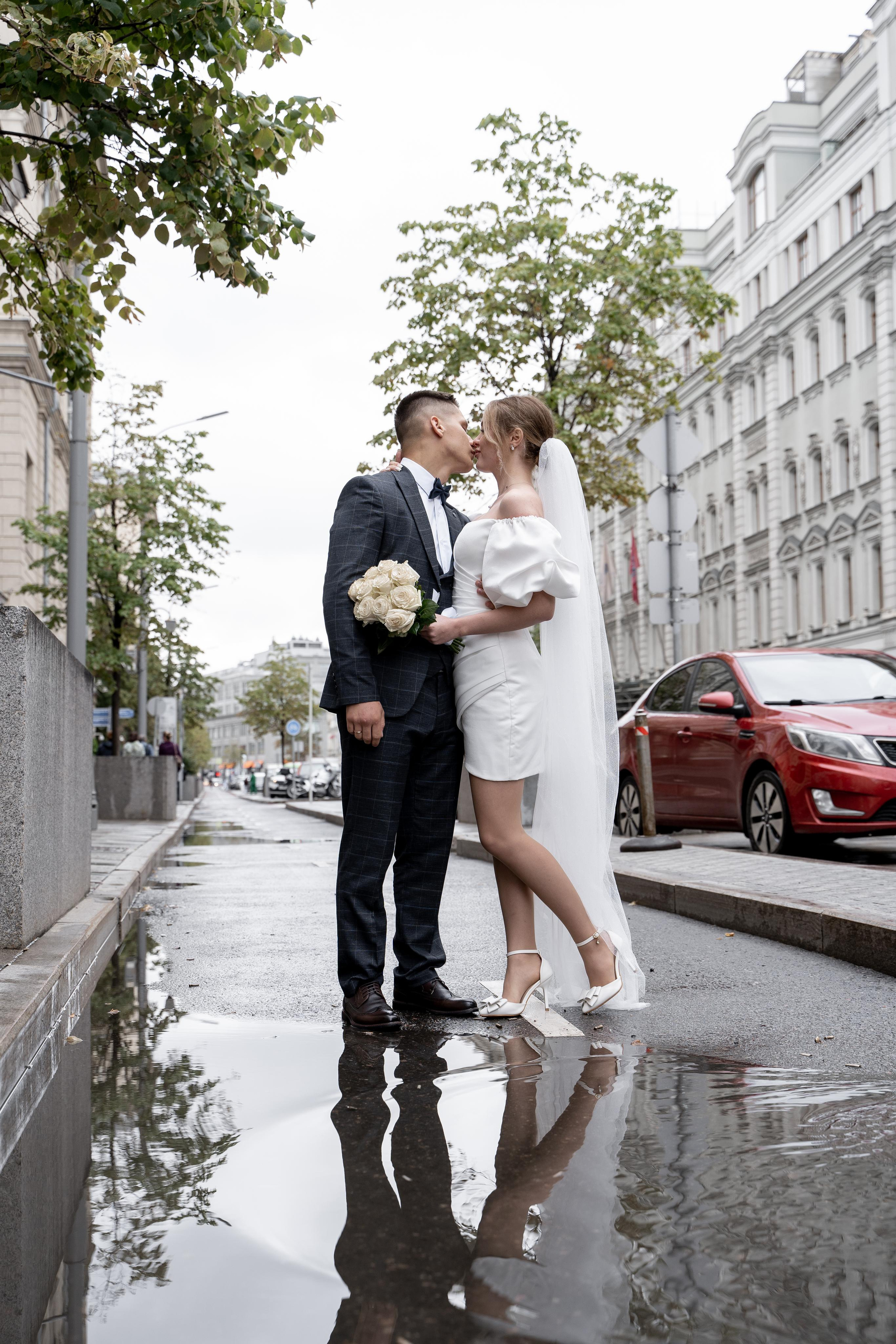 Красивые свадебные фотографии. Красивые фотографии в ЗАГСе. Дворец бракосочетания Южное Бутово. Свадебный фотограф в Москве. Свадебный фотограф Бутово, Видное, Домодедово. Свадебная прогулка в Москве. Красивые стильные свадебные фотосессии. Свадебная фотосессия в ЗАГСЕ. Прогулка в Центре Москвы. 