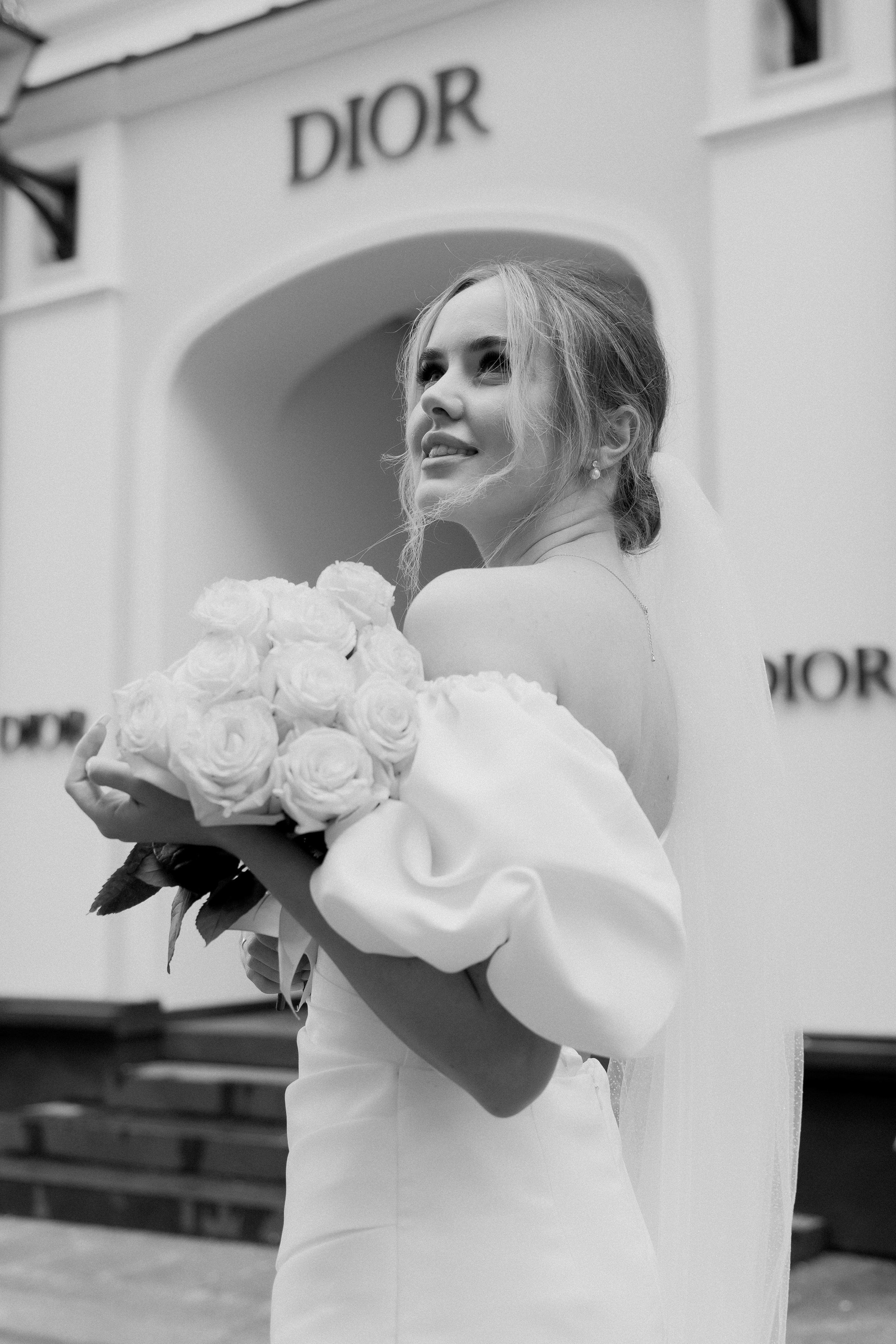 Красивые свадебные фотографии. Красивые фотографии в ЗАГСе. Дворец бракосочетания Южное Бутово. Свадебный фотограф в Москве. Свадебный фотограф Бутово, Видное, Домодедово. Свадебная прогулка в Москве. Красивые стильные свадебные фотосессии. Свадебная фотосессия в ЗАГСЕ. Прогулка в Центре Москвы. 