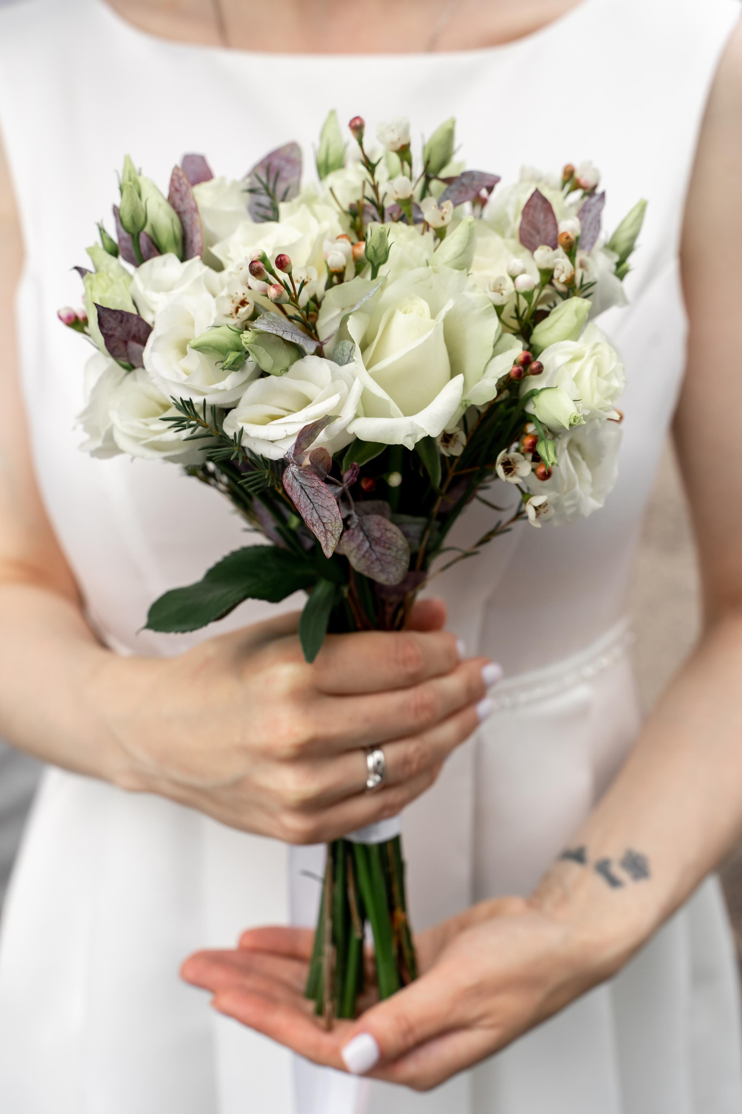 Свадебная фотосессия Домодедово. Домодедовский ЗАГС. Дворец бракосочетания Домодедово. Парк Елочки в Домодедово. Жених, невеста и корги на свадьбе. Молодожены. Свадебный фотограф Домодедово. Свадебная прогулка в парке. Фотосессия в Подмосковье. Свадебный фотограф в Москве, Бутово, городе Видное. Душевный фотограф . Свадебный фотограф для стильных пар с хорошим вкусом. Свадебная эстетика. Стильная свадьба. Выездная регистрация. Свадебная фотосессия на природе. 