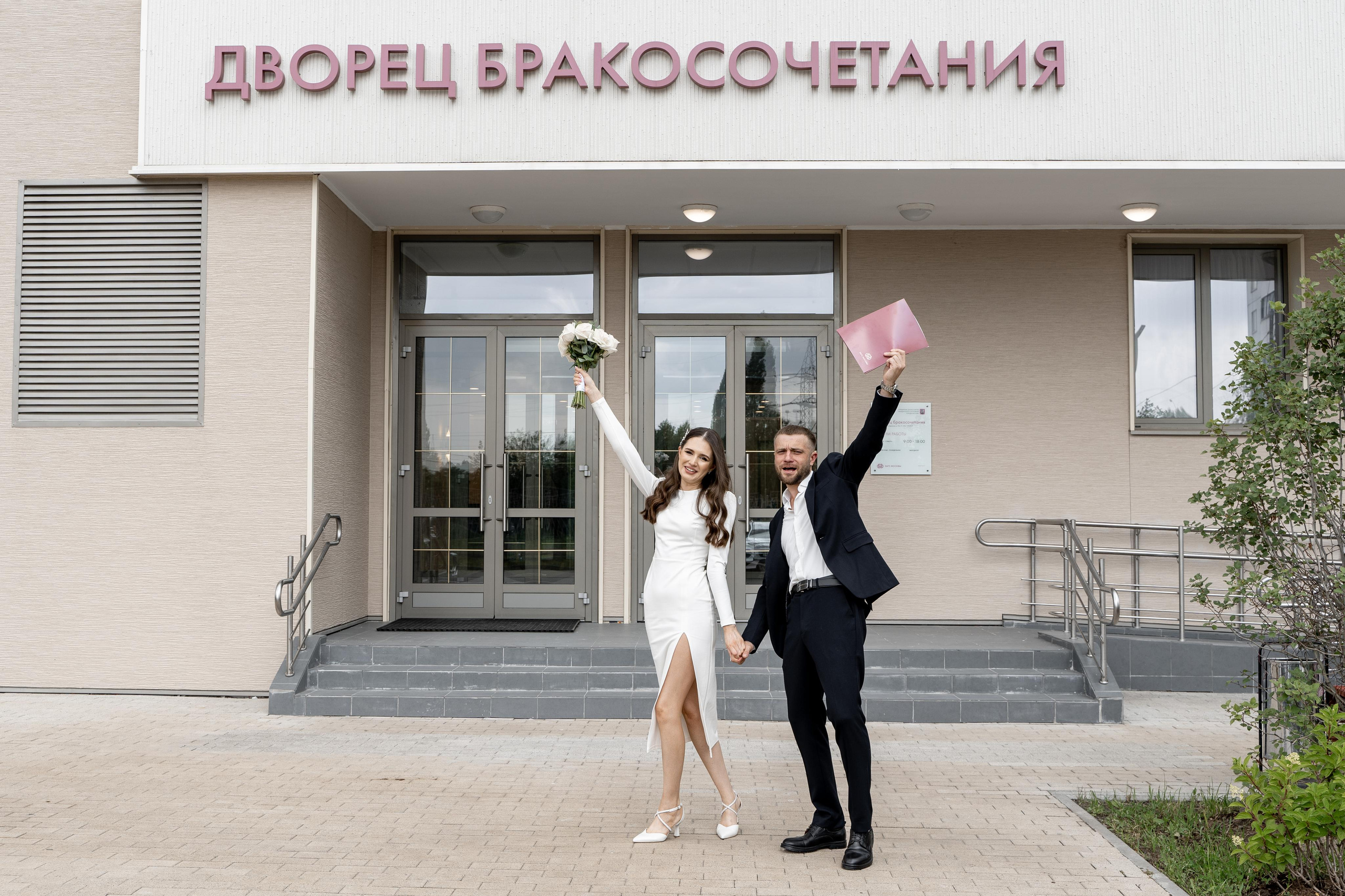 Свадебный фотограф в Москве. Свадебный фотограф Видное, Бутово. Роспись во дворце бракосочетания Южное Бутово. Регистрация брака в Москве и Московской области. Фотограф на свадьбу. Свадебная фотосессия в центре  Москвы. Фотосессия Хилков переулок. Фотосессия свадебного банкета  в ресторане. Выездная регистрация брака. Фотосессия молодоженов. Свадебная прогулка. Жених и невеста в день свадьбы. 